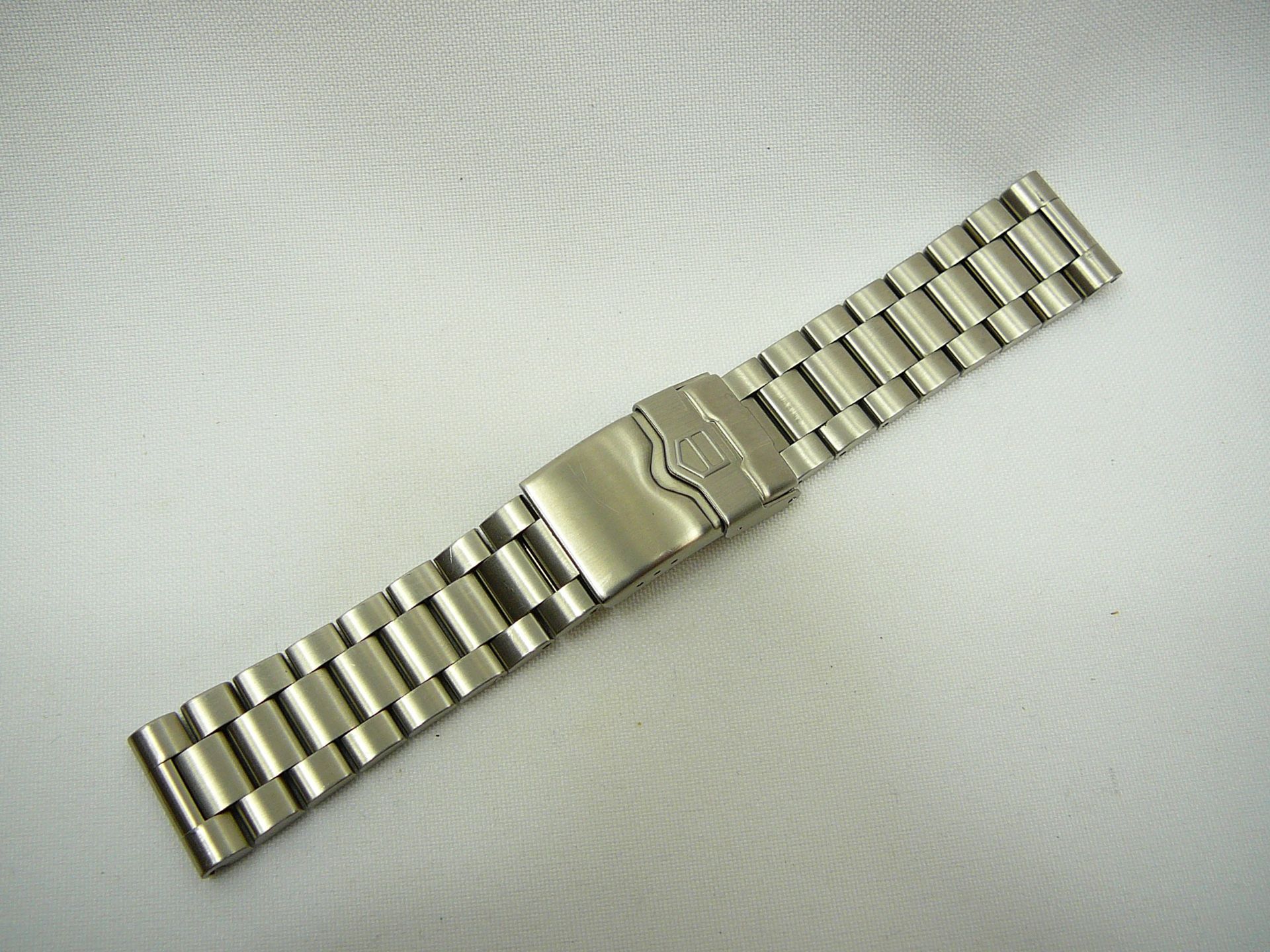 Gents Tag Heuer 19mm watch bracelet.
