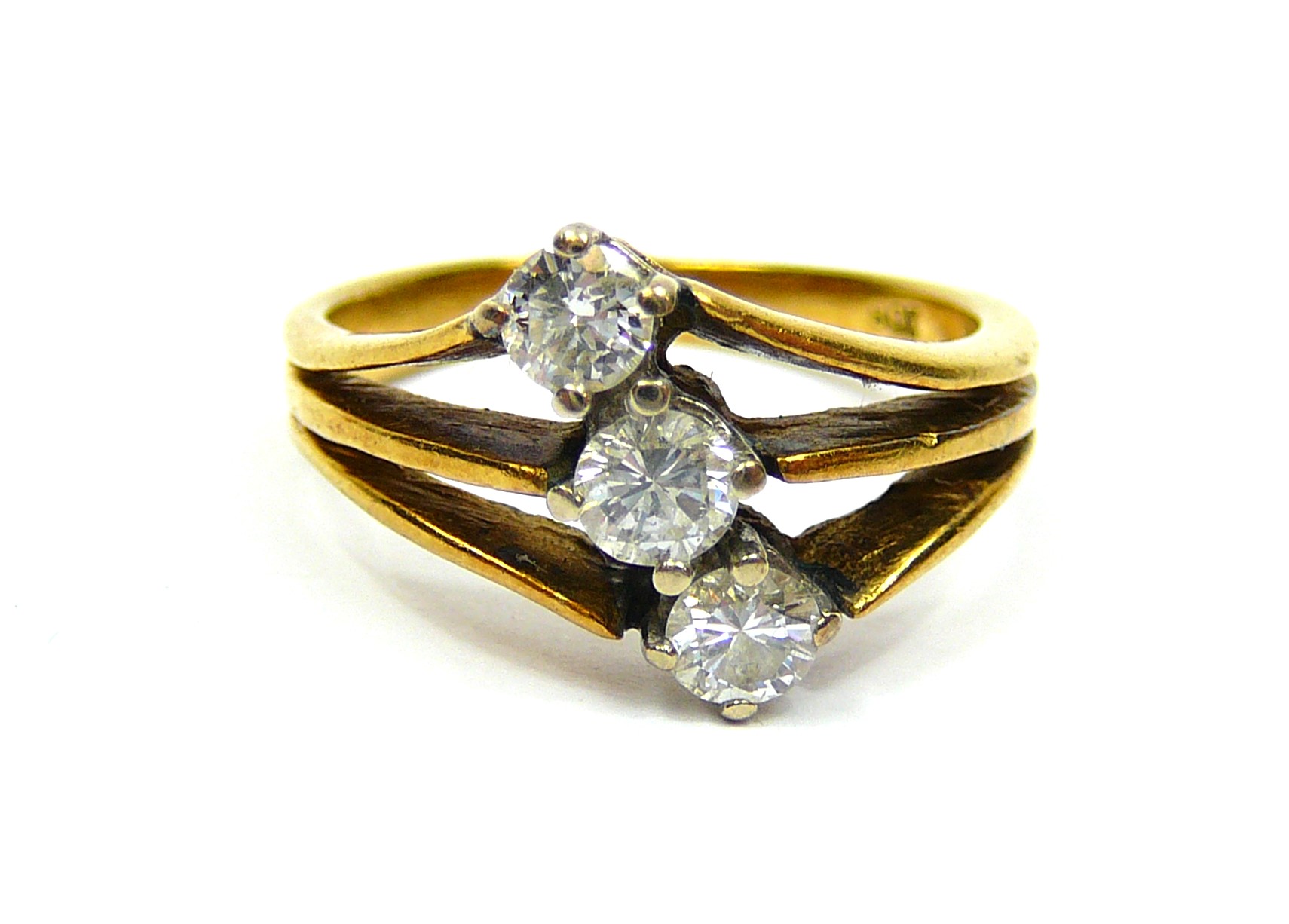 18ct gold diamond trilogy ring - Image 2 of 3