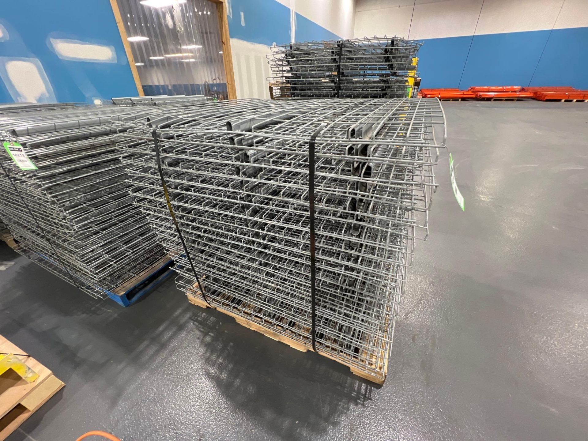 PALLET OF APPROX. 42 WIRE GRATES FOR PALLET RACKING, APPROX. DIMENSIONS 43" X 45" - Image 4 of 4