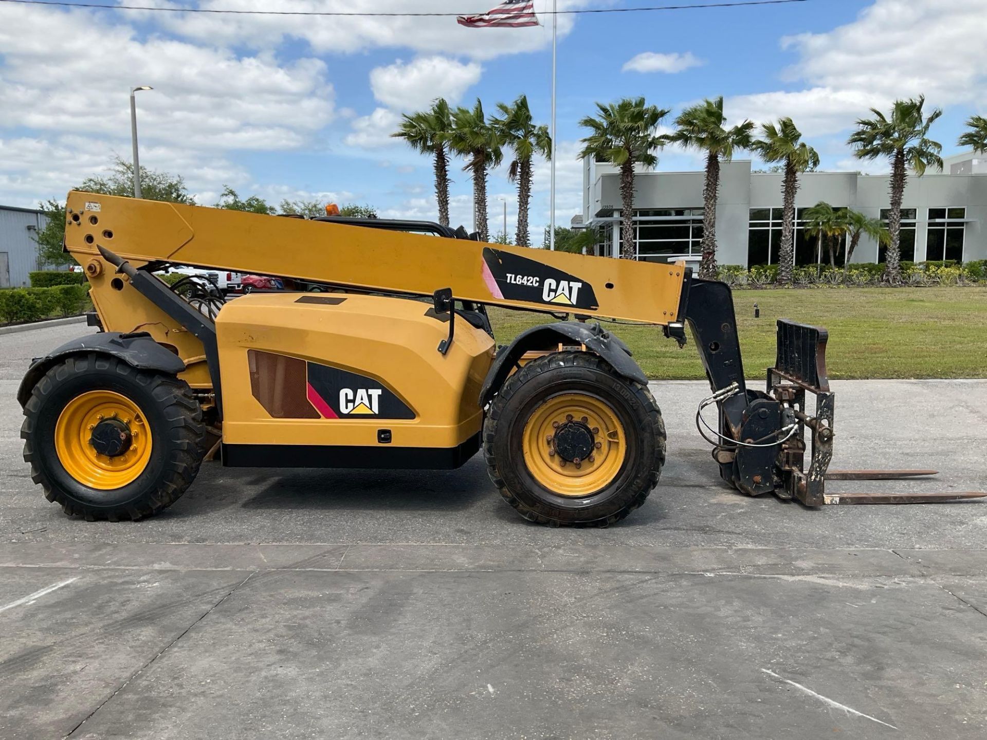 CATERPILLAR TELESCOPIC FORKLIFT MODEL TL642C - Image 2 of 23