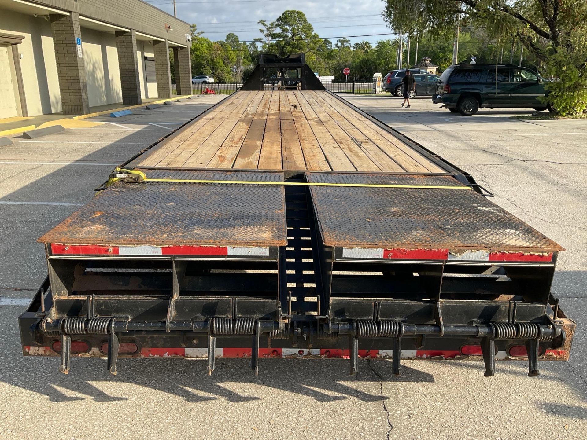 2022 BELLWETHER PREMIER 35 + 5TDOTW 10K GOOSENECK TRAILER, APPROX GVWR 20,000LBS, DECK APPROX 35F... - Image 3 of 18