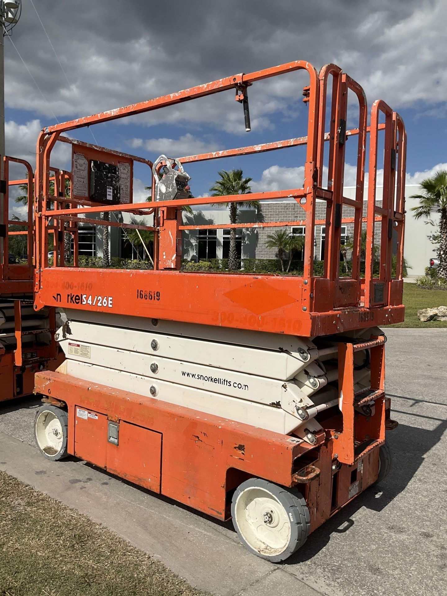 2016 SNORKEL SCISSOR LIFT MODEL S4726E ANSI , ELECTRIC, APPROX MAX PLATFORM HEIGHT 26FT, NON MARK... - Image 6 of 11