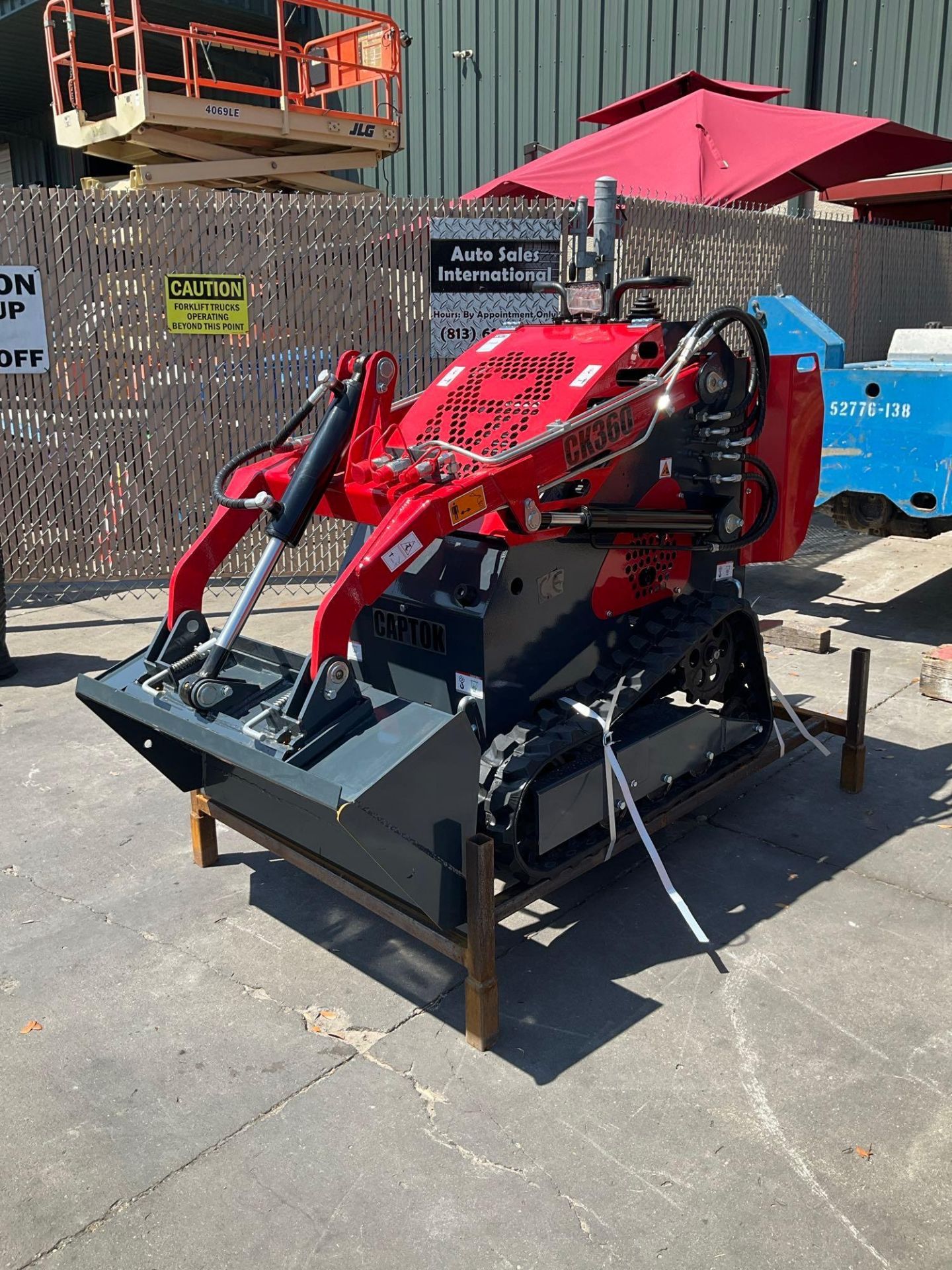 UNUSED 2024 CK360 SKID STEER LOADER, GAS POWER, APPROX 13.5 HP, RUBBER TRACK - Image 8 of 11