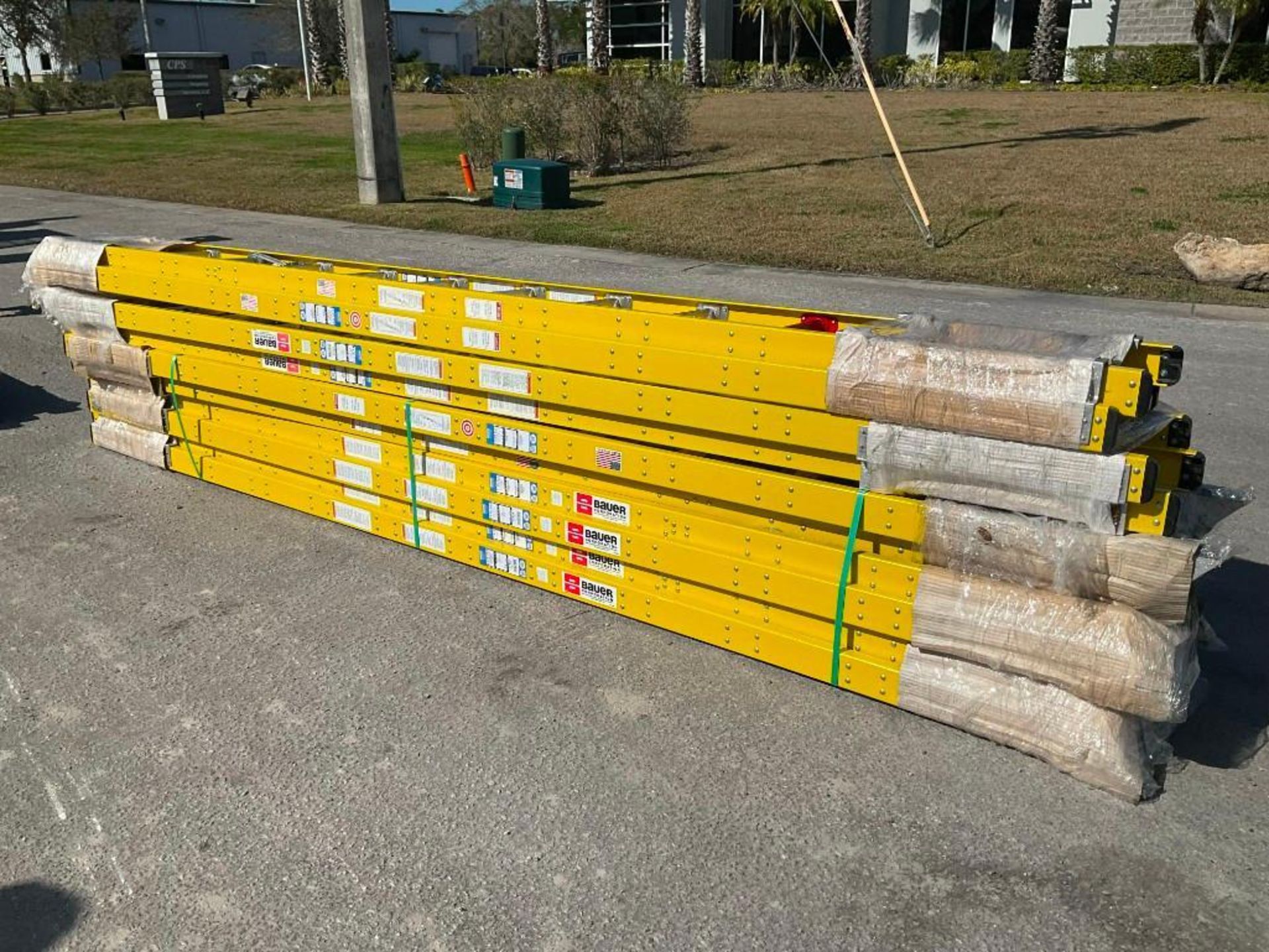 ( 5 ) BAUER EXTRA HEAVY DUTY LADDERS TYPE IAA , APPROX LADDERS SIZE 24FT ( PLEASE NOTE STOCK PHOTOS