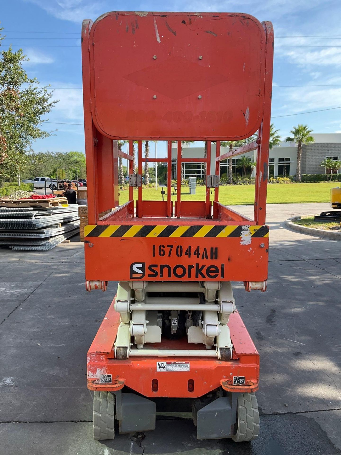 2016 SNORKEL SCISSOR LIFT MODEL S3219E ANSI , ELECTRIC, APPROX MAX PLATFORM HEIGHT 19FT, NON MARK... - Image 4 of 11