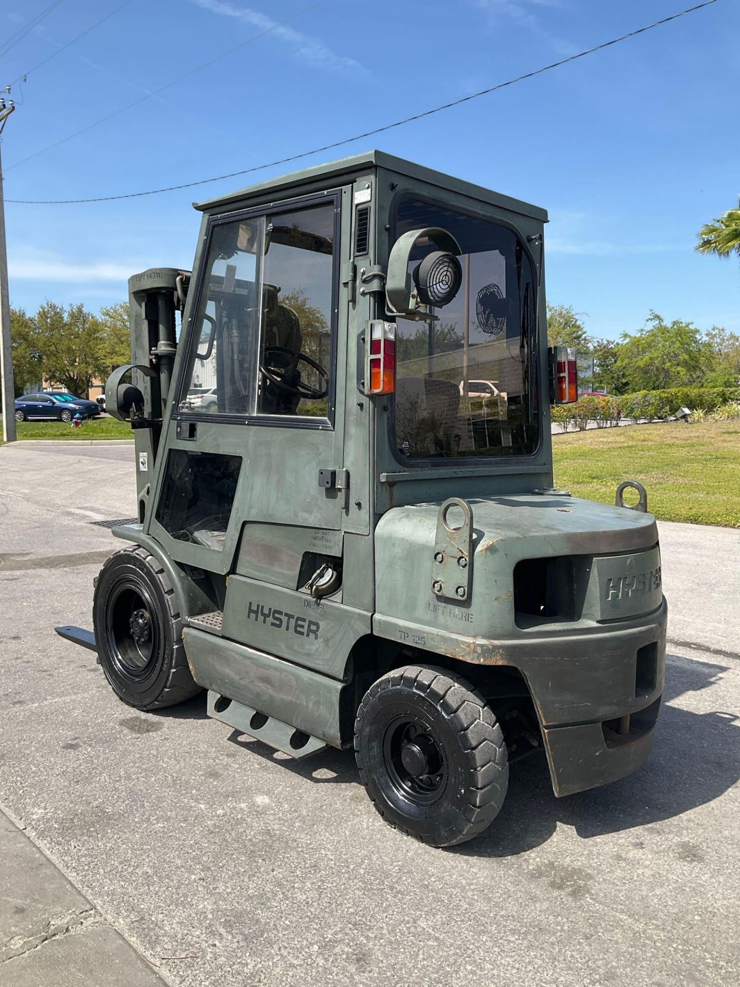 HYSTER FORKLIFT MODEL H40XM, DIESEL, ENCLOSED CAB, APPROX MAX CAPACITY 4,000 LBS, APPROX MAX HE - Image 3 of 13