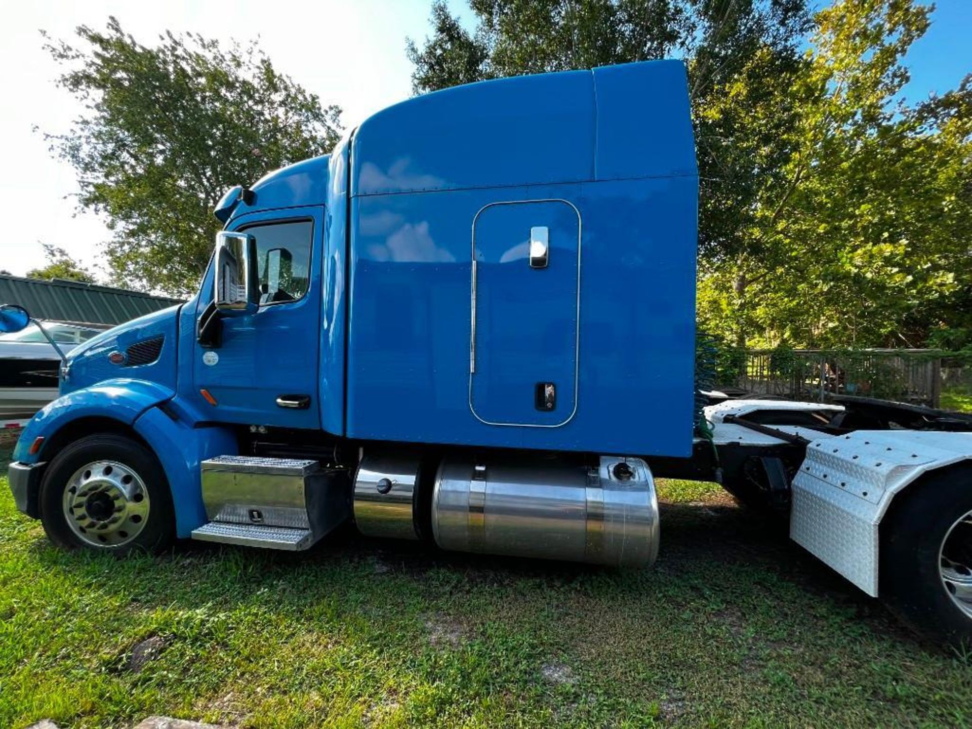 2014 PETERBILT 579 SEMI TRUCK W/SLEEPER CAB, PACCAR DIESEL ENGINE, 455 HP, AUTOMATIC TRANSMISSION - Image 34 of 34