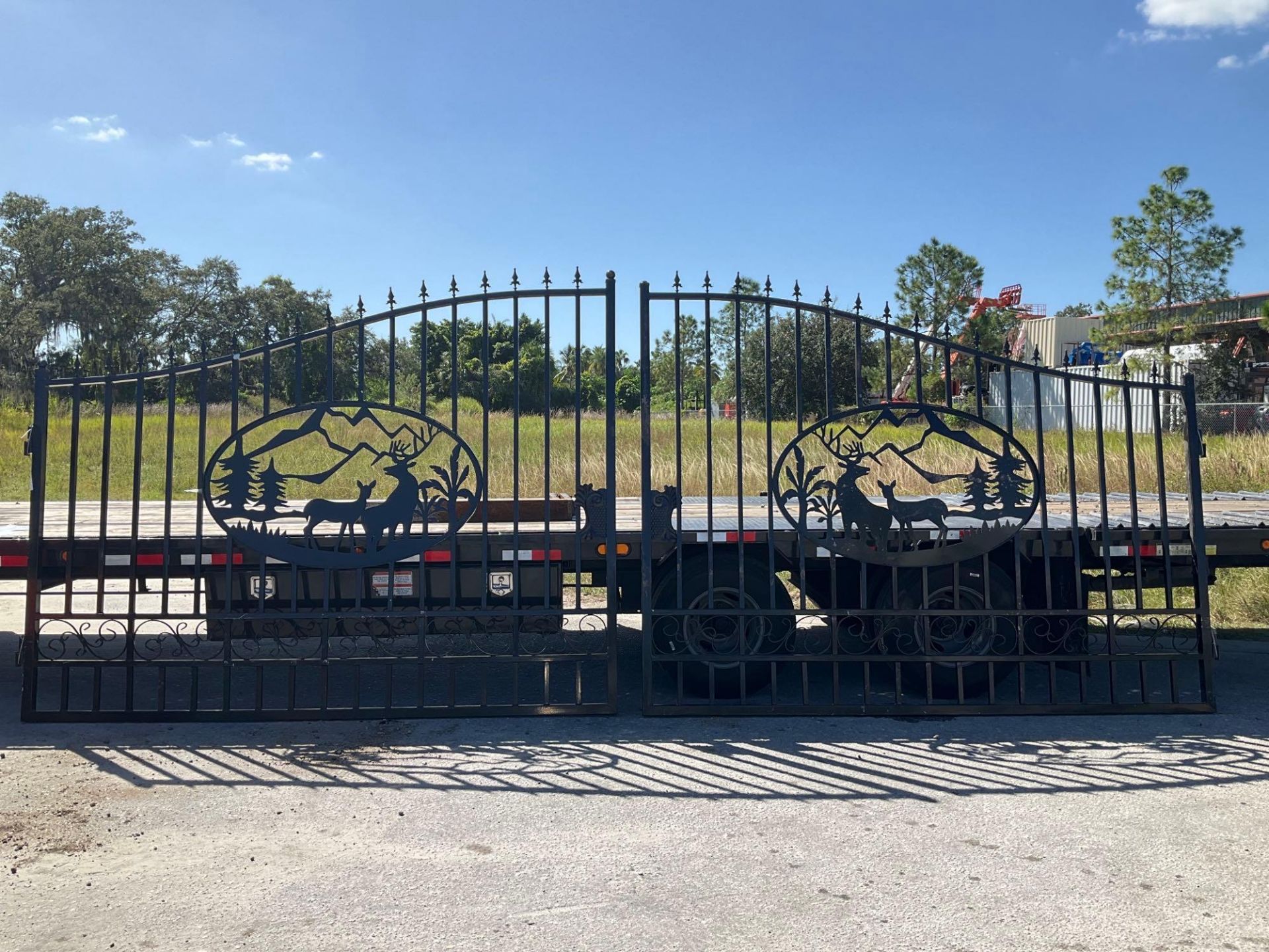 SET OF UNUSED GREAT BEAR 20FT BI PARTING WROUGHT IRON GATES, 10FT EACH PIECE (20' TOTAL WIDTH). 2... - Image 4 of 4