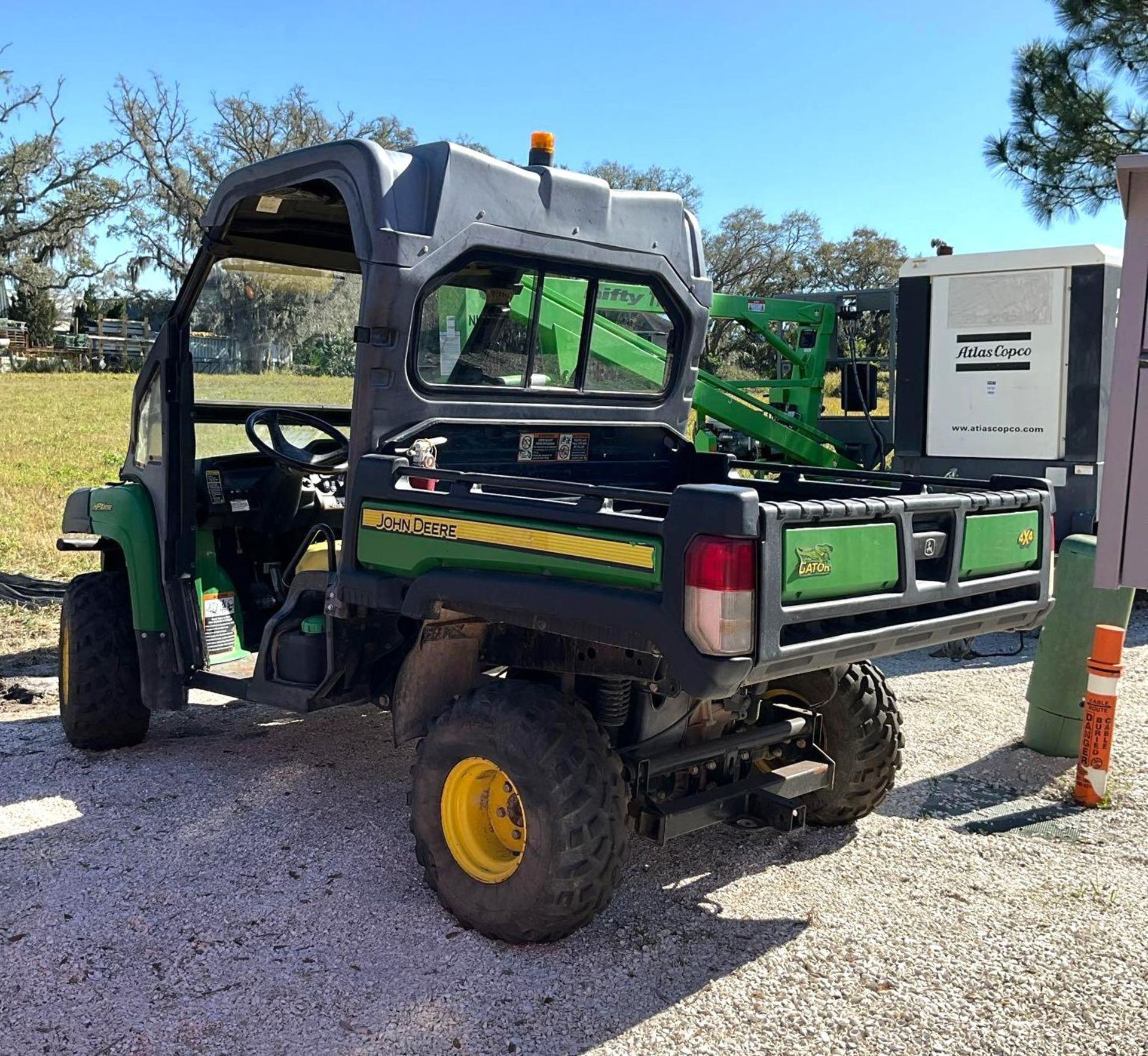 JOHN DEERE GATOR UTV MODEL HPX 815E, DIESEL, 4WD, MANUEL DUMP BED , HITCH, RUNS & OPERATES - Image 5 of 14