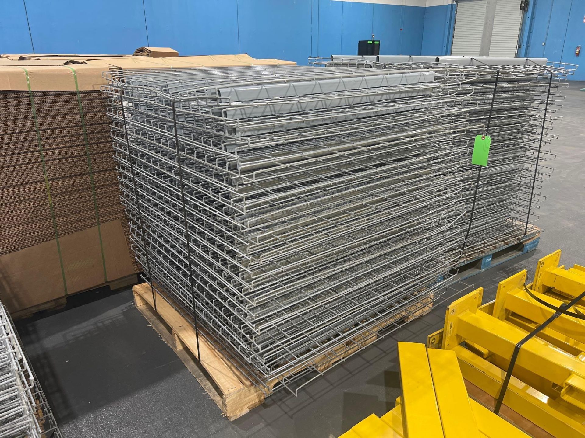 PALLET OF APPROX. 44 WIRE GRATES FOR PALLET RACKING, APPROX. DIMENSIONS 43" X 45"