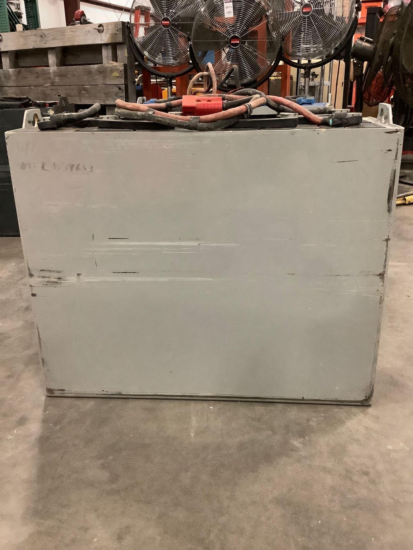 FORKLIFT BATTERY, APPROX 24 VOLTS, APPROX 36€ WIDE x 14€ DEEP x 31 TALL - Image 2 of 5