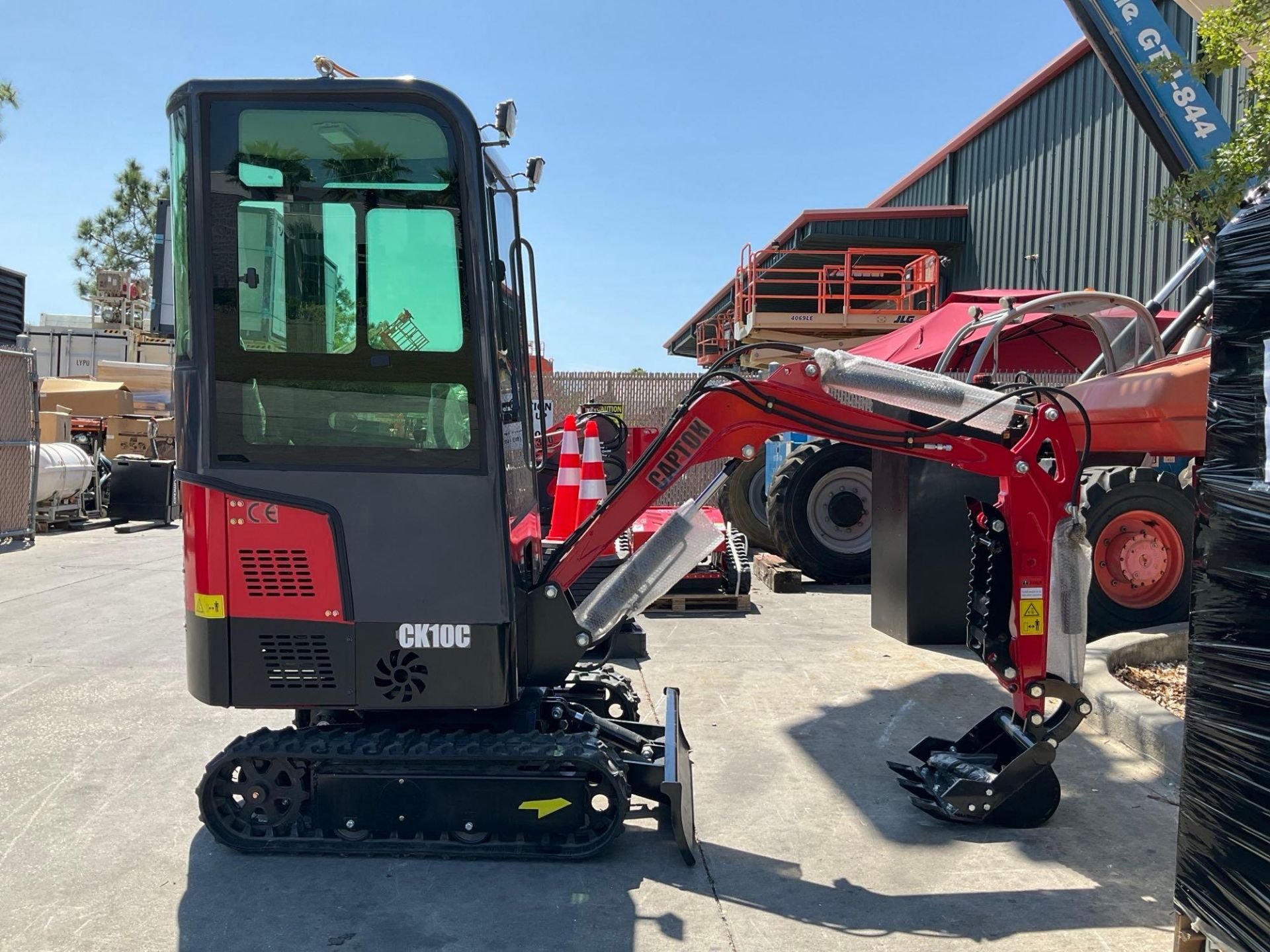 UNUSED 2024 CAPTOK MINI CRAWLER EXCAVATOR MODEL CK10C, GAS POWERED, ENCLOSED CAB, RUBBER TRACKS, ... - Image 6 of 17