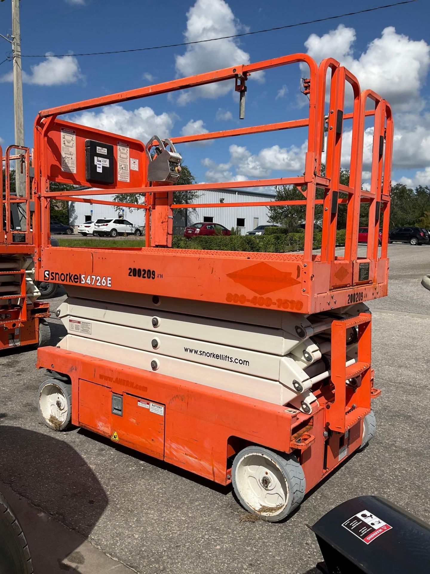2017  SNORKEL SCISSOR LIFT MODEL S4726E ANSI , ELECTRIC, APPROX MAX PLATFORM HEIGHT 26FT, NON MAR... - Image 5 of 9