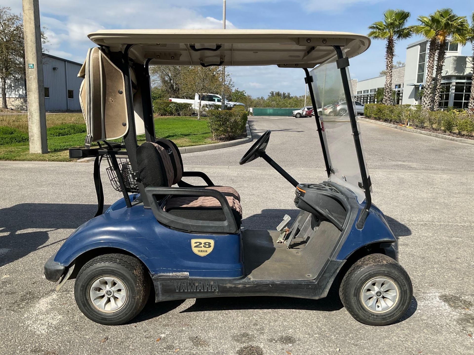 2015 YAMAHA GOLF CART MODEL YDREX5, ELECTRIC, 48VOLTS, BILL OF SALE ONLY , BATTERY CHARGER INCLUD... - Image 2 of 13