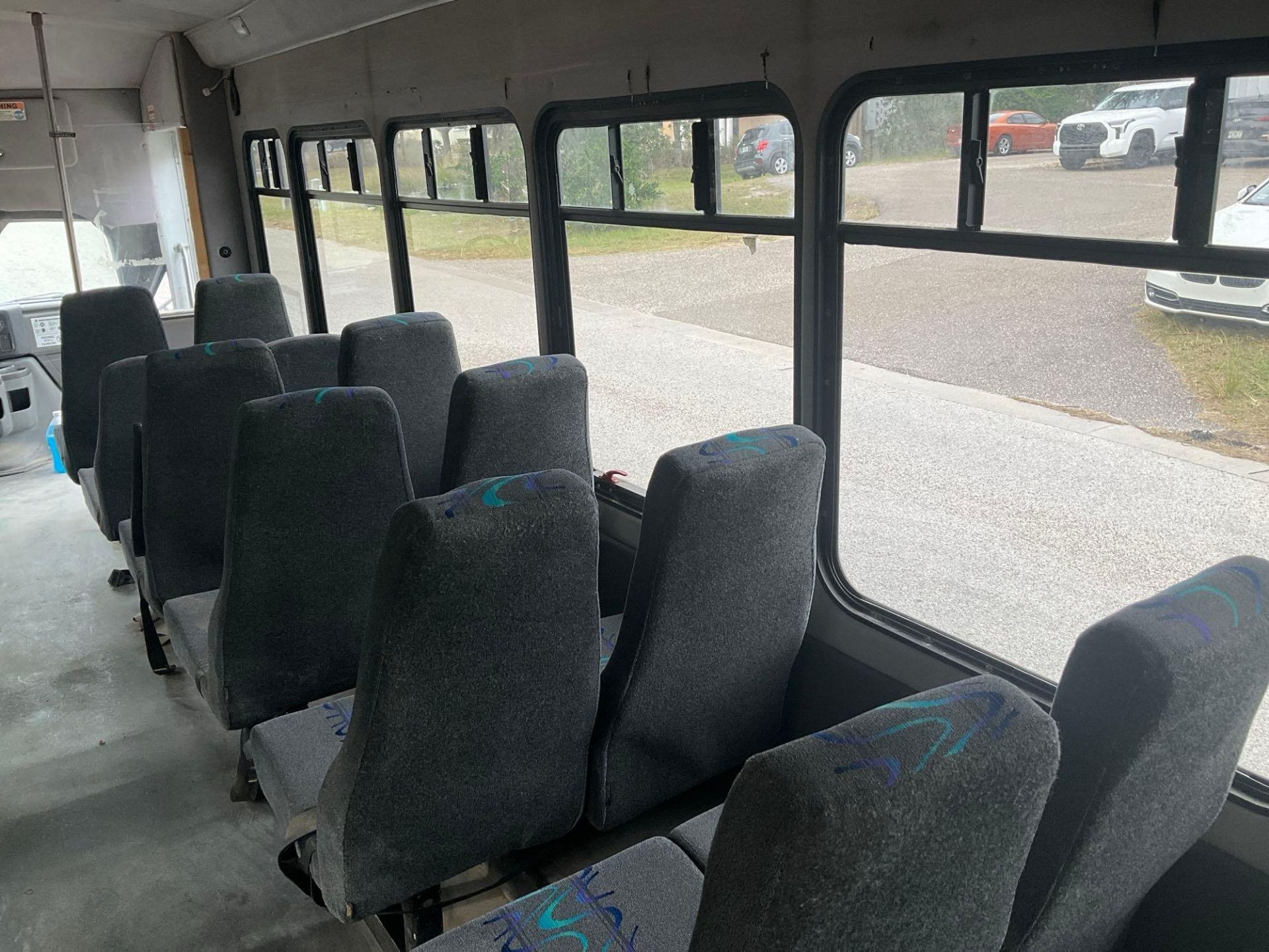 2018 FORD ECONOLINE 450 SHUTTLE BUS, GAS AUTOMATIC, 28 PASSENGER SEATING, APPROX 14500 GVWR, - Image 27 of 31