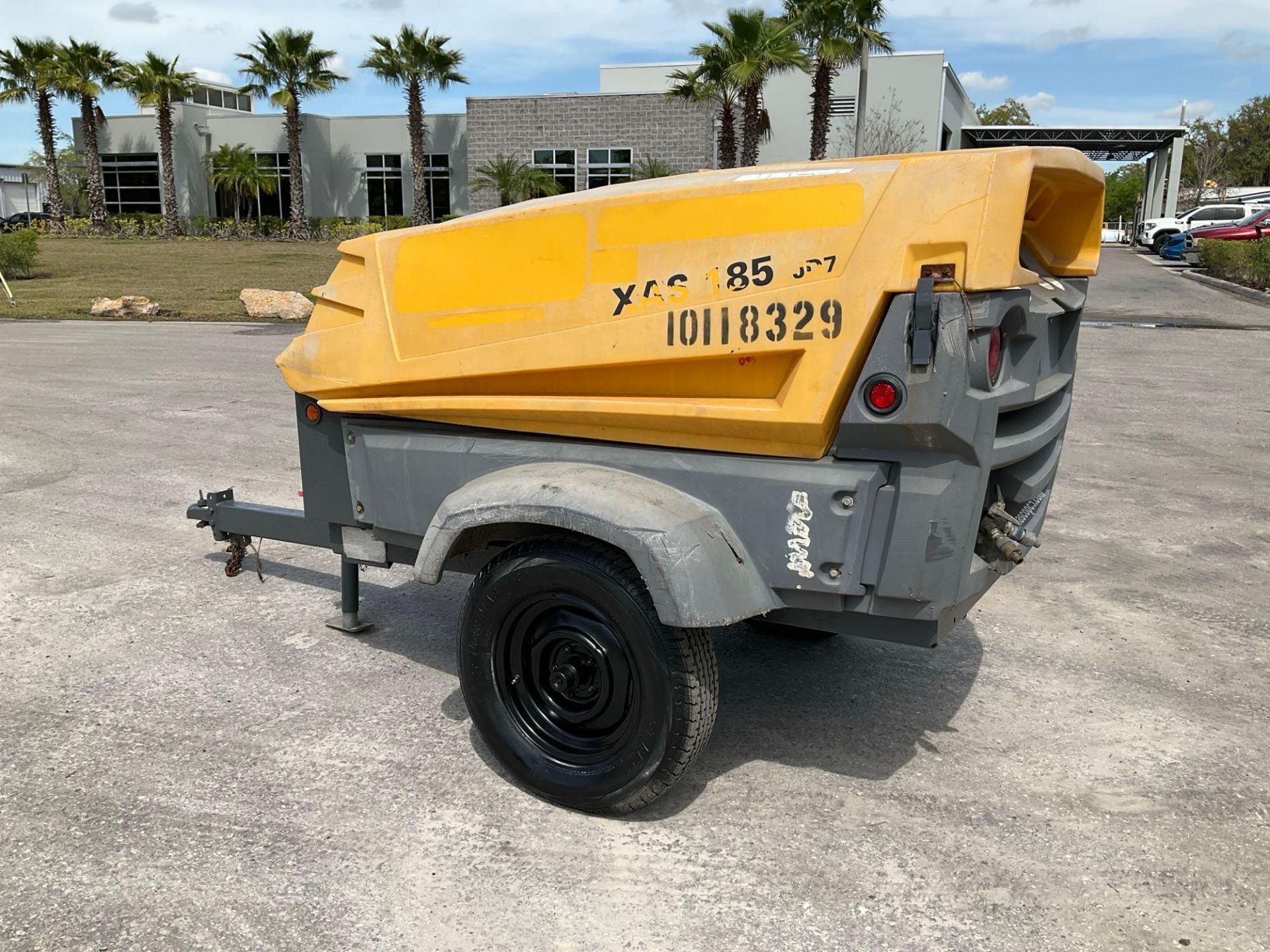 ATLAS COPCO PORTABLE AIR COMPRESSOR MODEL XAS 185 JD7, DIESEL, JOHN DEERE ENGINE, TOW BEHIND - Bild 11 aus 18