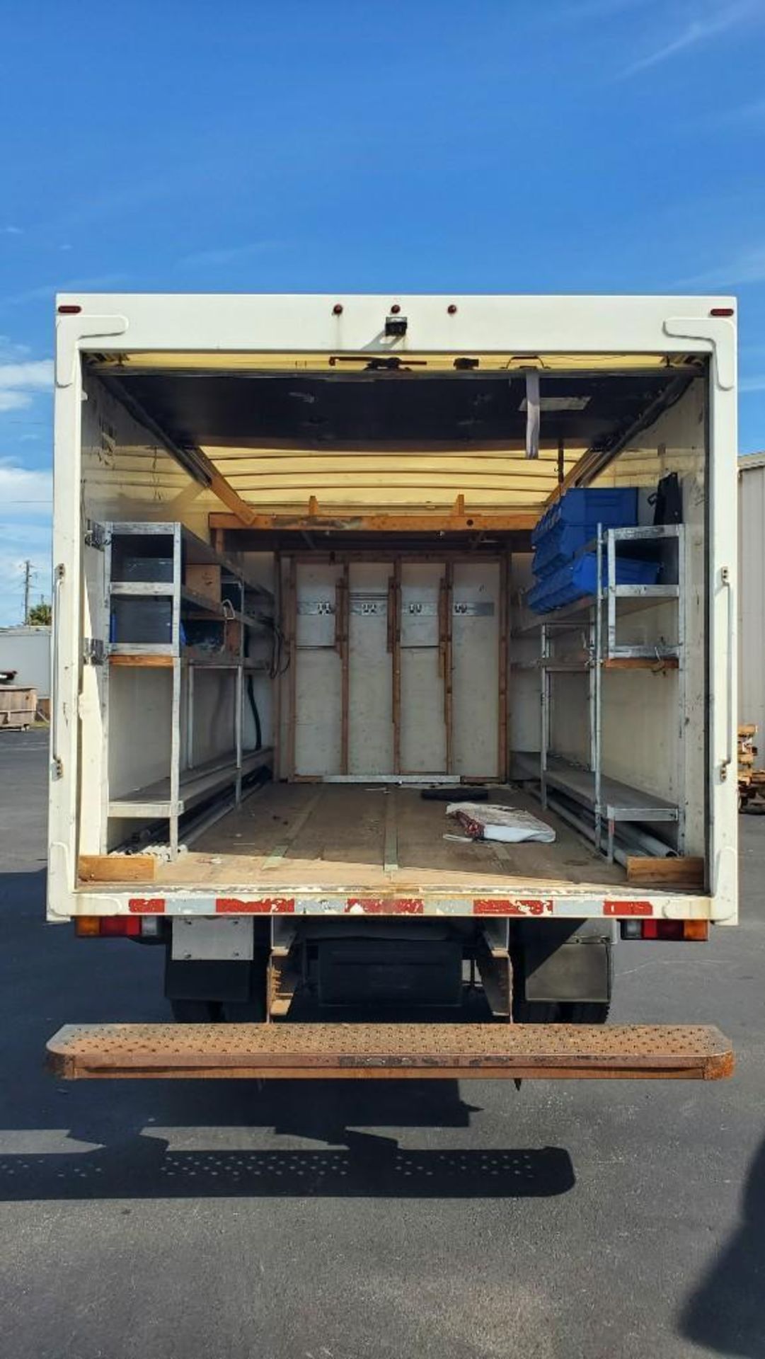 2015 MITSUBISHI FUSO FE180 BOX TRUCK APPROX 14' BOX, DIESEL ENGINE, AUTOMATIC TRANSMISSION - Image 13 of 39