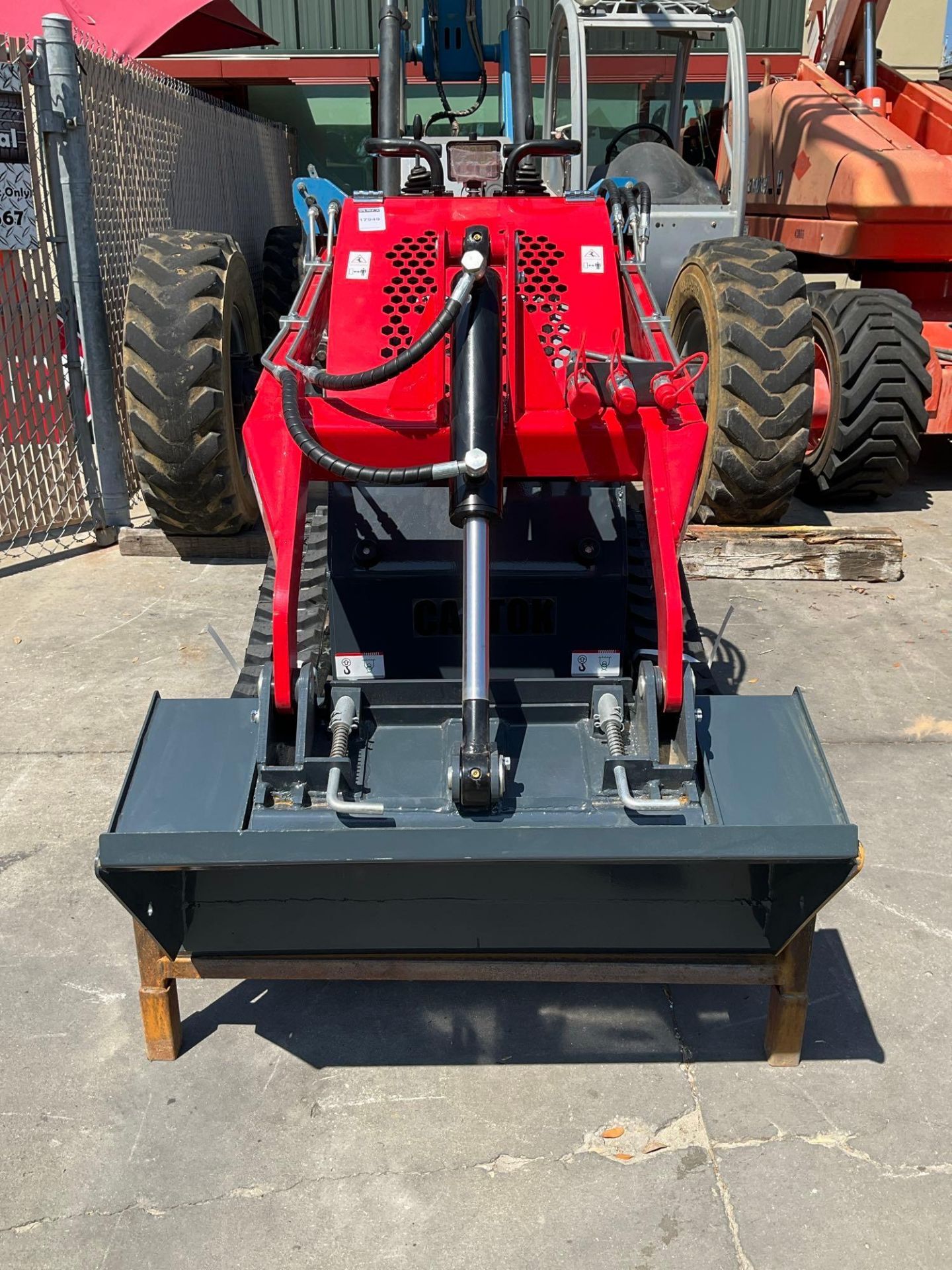 UNUSED 2024 CK360 SKID STEER LOADER, GAS POWER, APPROX 13.5 HP, RUBBER TRACK - Image 9 of 11