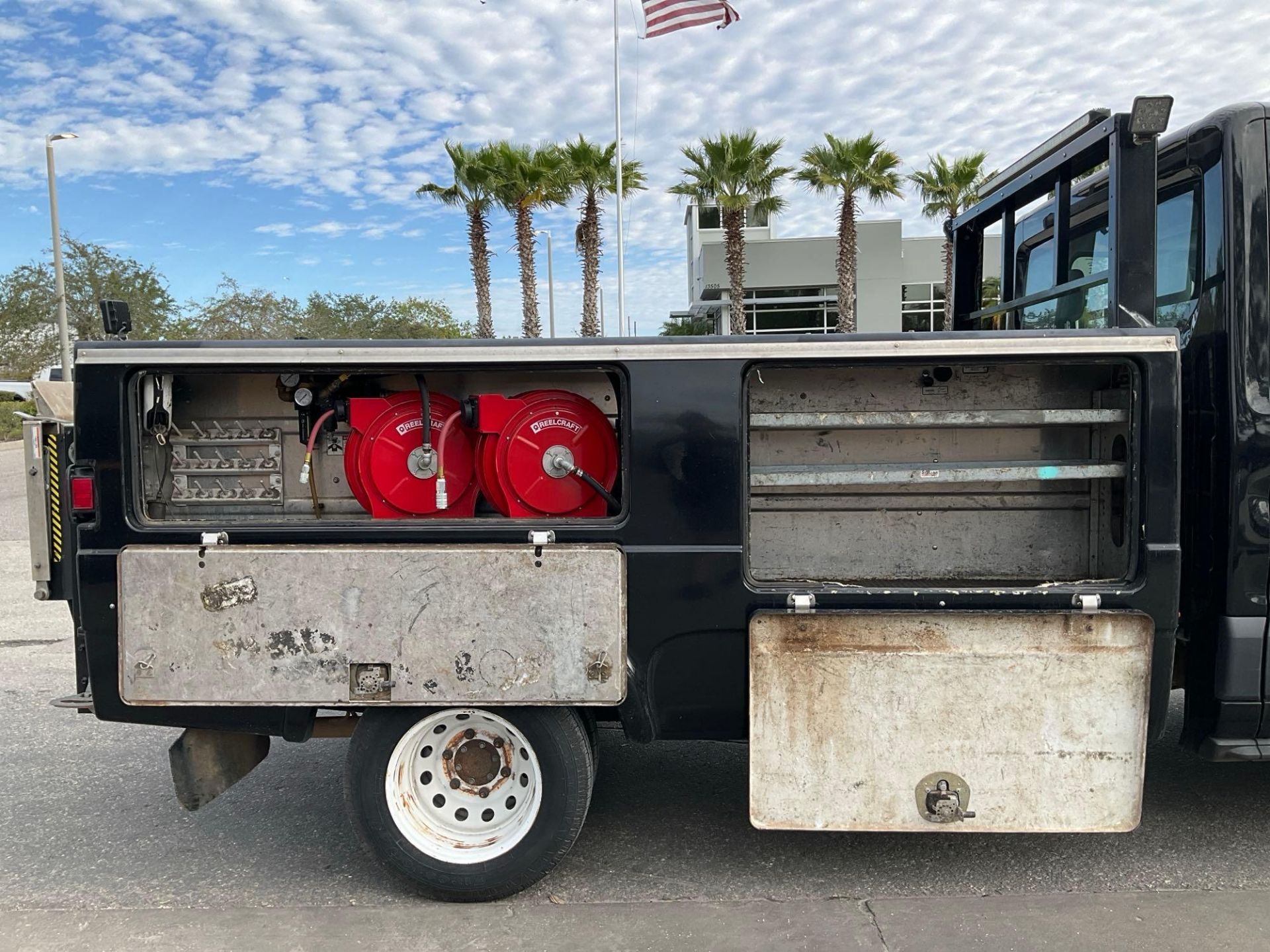 2017 FORD TRANSIT T-350 HD DRW UTILITY TRUCK , GAS POWERED AUTOMATIC, APPROX GVWR 9950LBS, STELLA... - Image 5 of 41