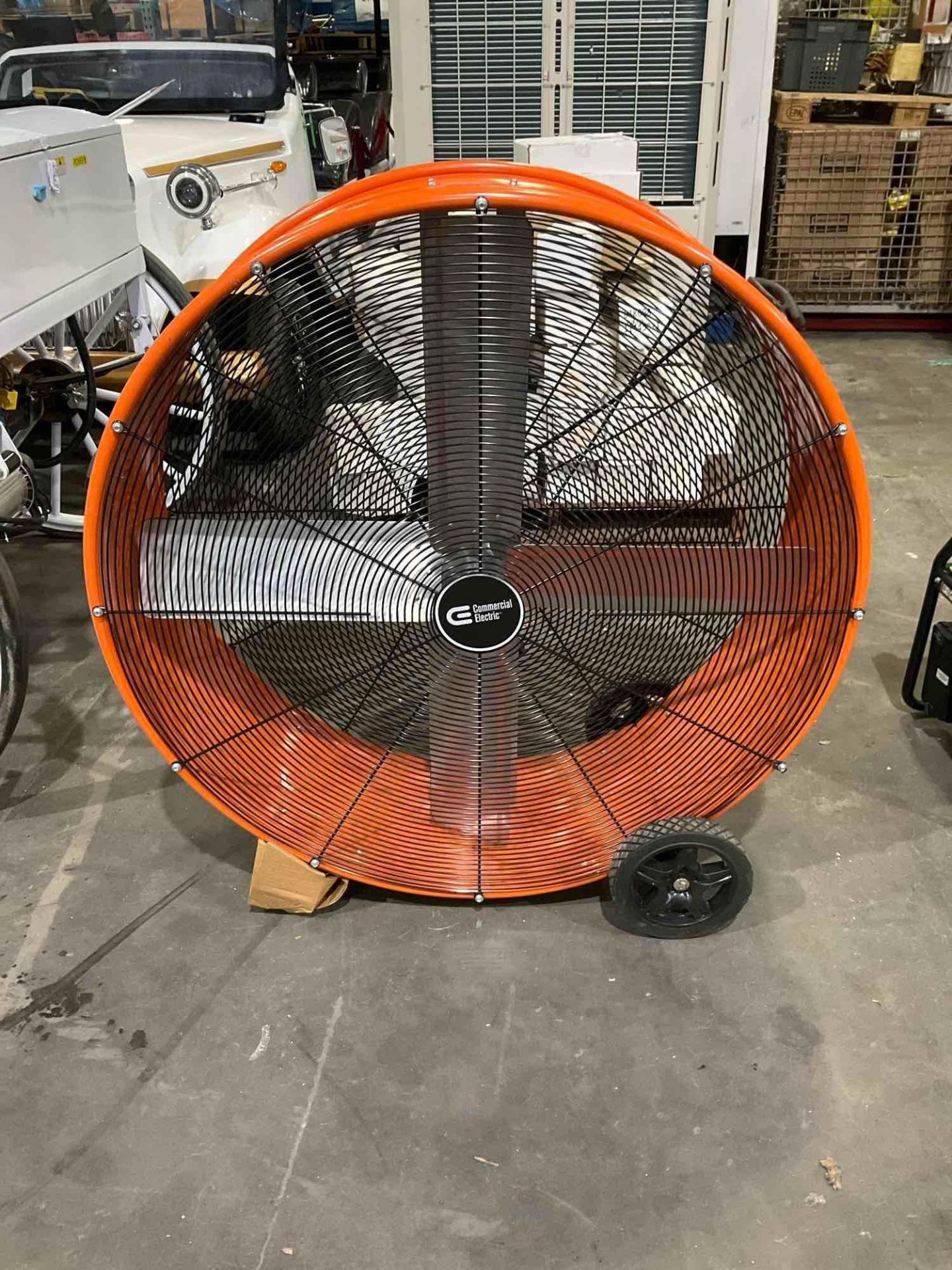 UNUSED 42" COMMERCIAL ELECTRIC  PORTABLE BARREL FAN - Image 7 of 12