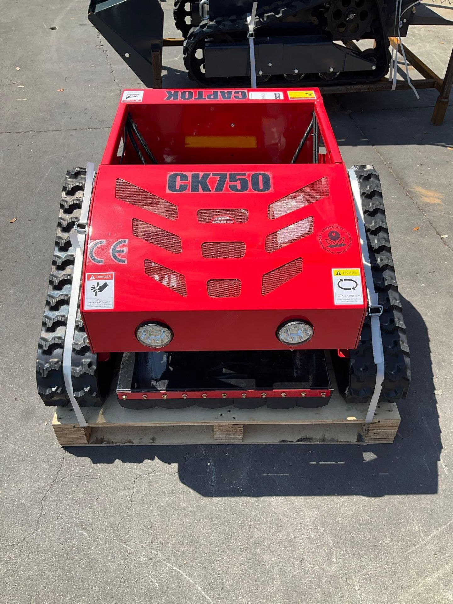 UNUSED 2024 CAPTOK LAWN MOWER MODEL CK750, GAS POWERED, RUBBER TRACKS, APPROX CUTTING WIDTH 550MM... - Image 8 of 13