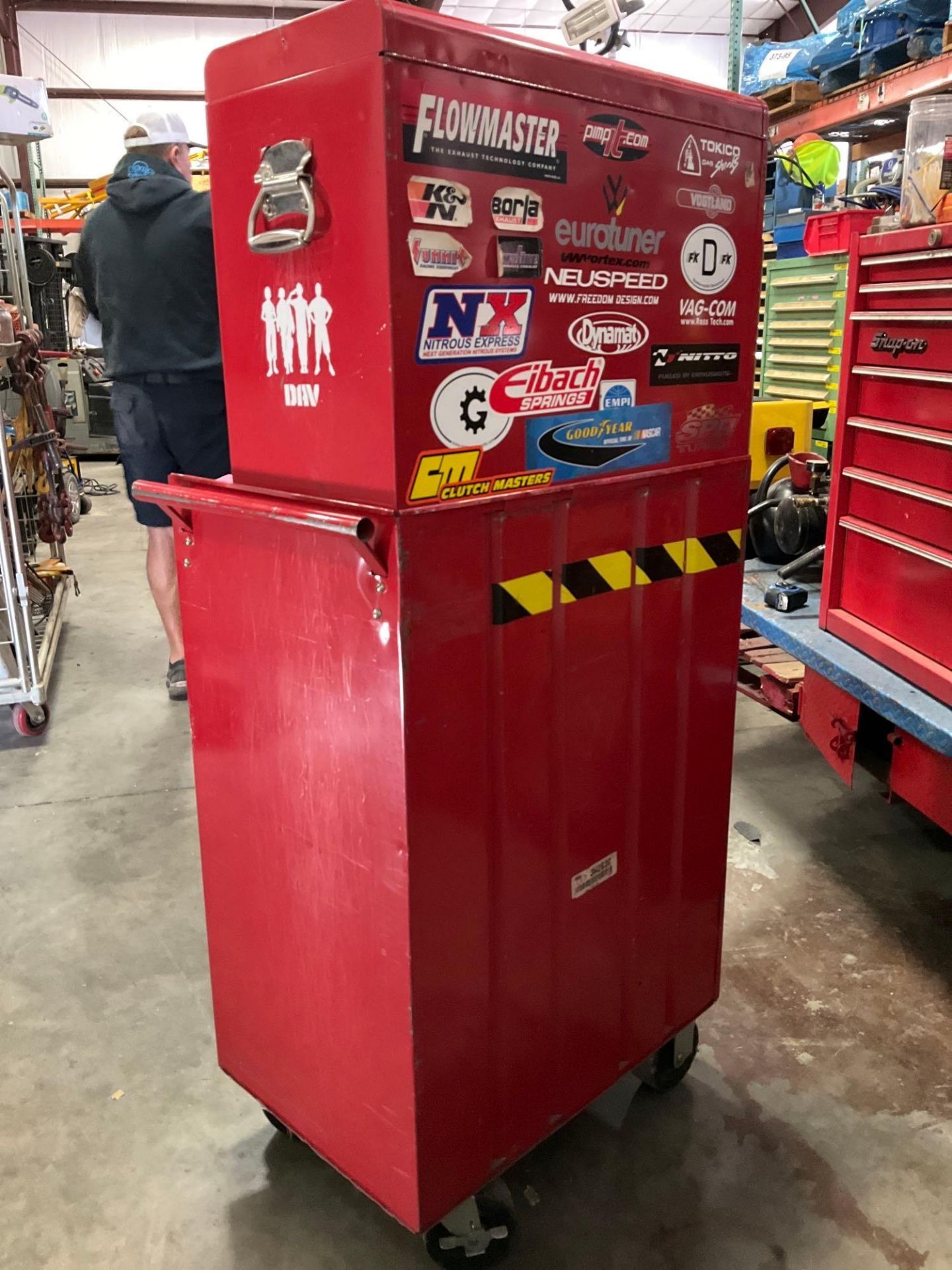 WATERLOO INDUSTRIAL PARTS CABINET / TOOL BOX ON WHEELS WITH CONTENTS , APPROX 30€ W x 18€ L x 6... - Image 4 of 17