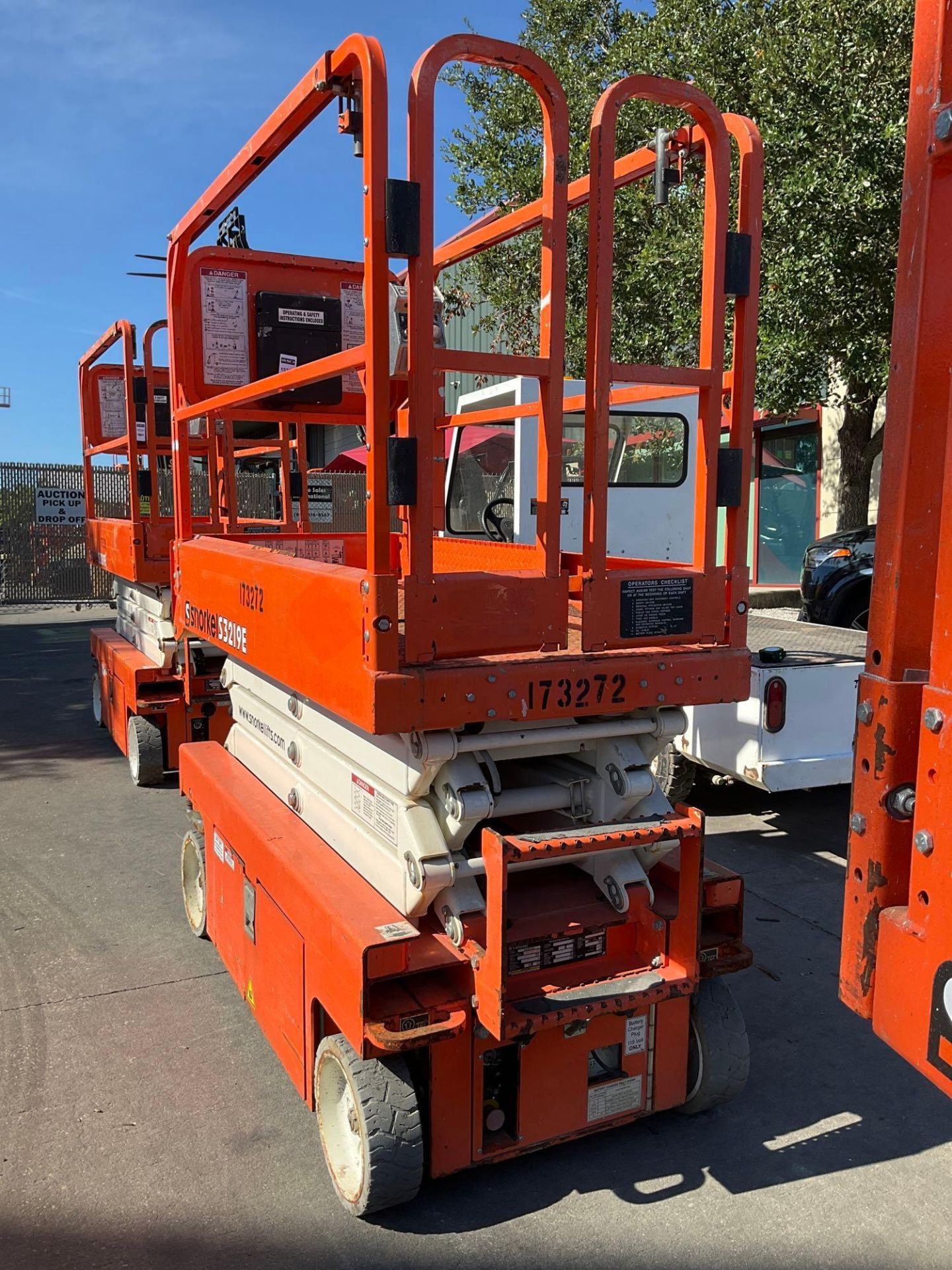 2016 SNORKEL SCISSOR LIFT MODEL S3219E ANSI , ELECTRIC, APPROX MAX PLATFORM HEIGHT 19FT, NON MARK... - Image 7 of 12