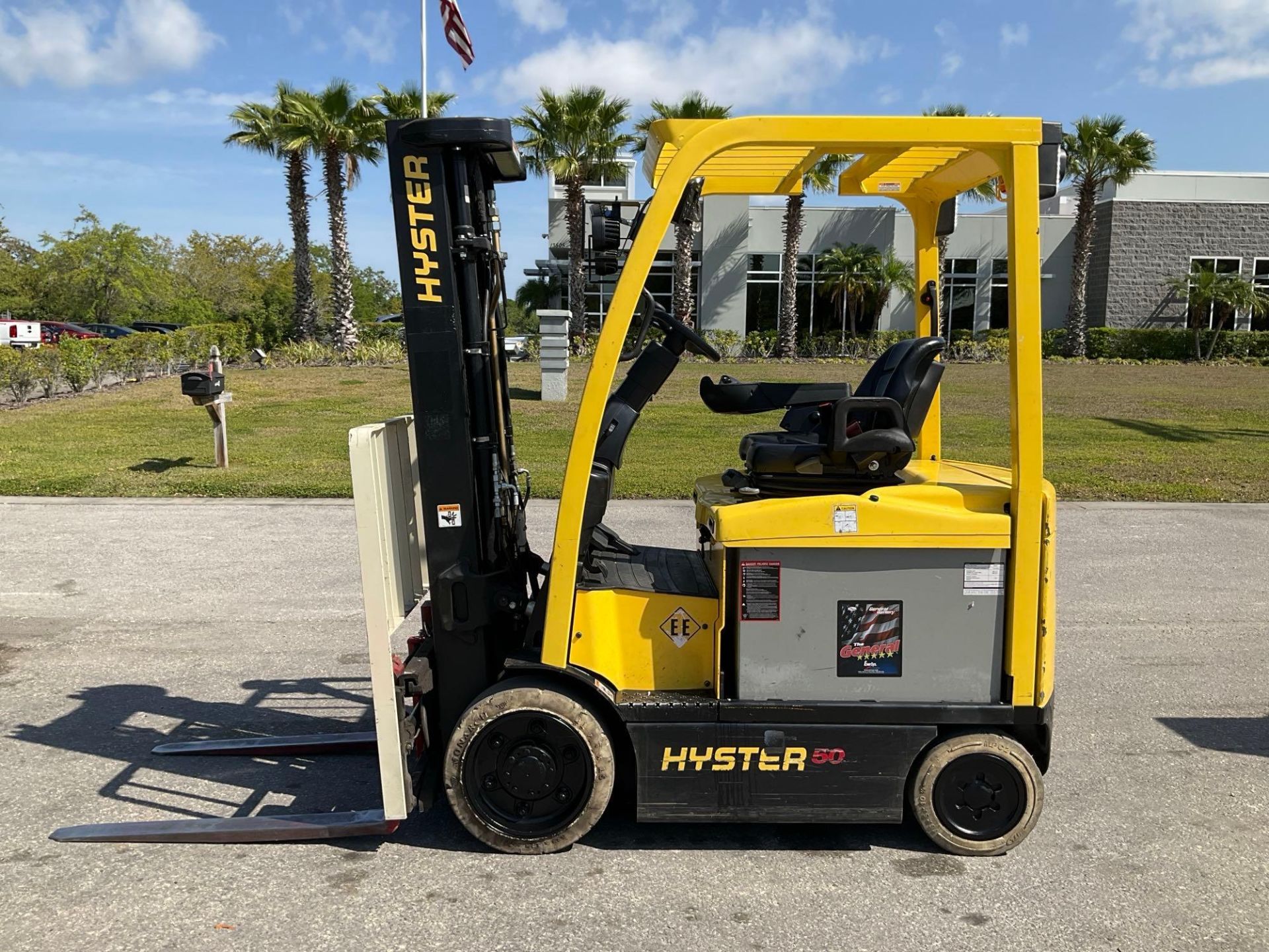 HYSTER FORKLIFT MODEL E50XN-33, ELECTRIC, APPROX MAX CAPACITY 5000LBS, APPROX MAX HEIGHT 171in, ... - Image 3 of 22