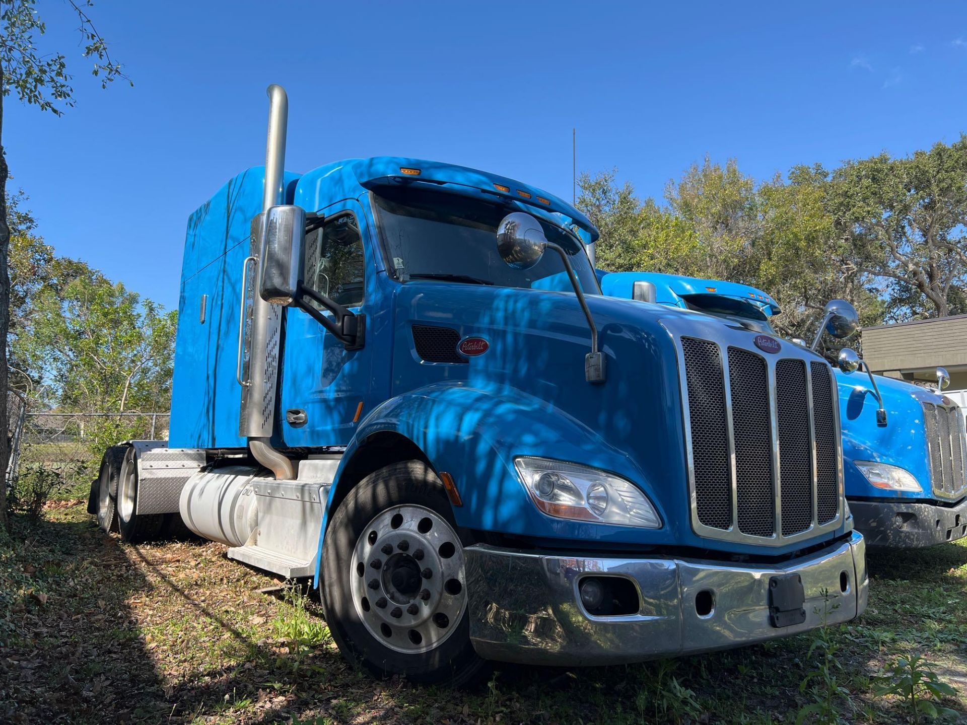 2014 PETERBILT 579 SEMI TRUCK W/SLEEPER CAB, PACCAR DIESEL ENGINE, 455 HP, AUTOMATIC TRANSMISSION, - Image 4 of 31