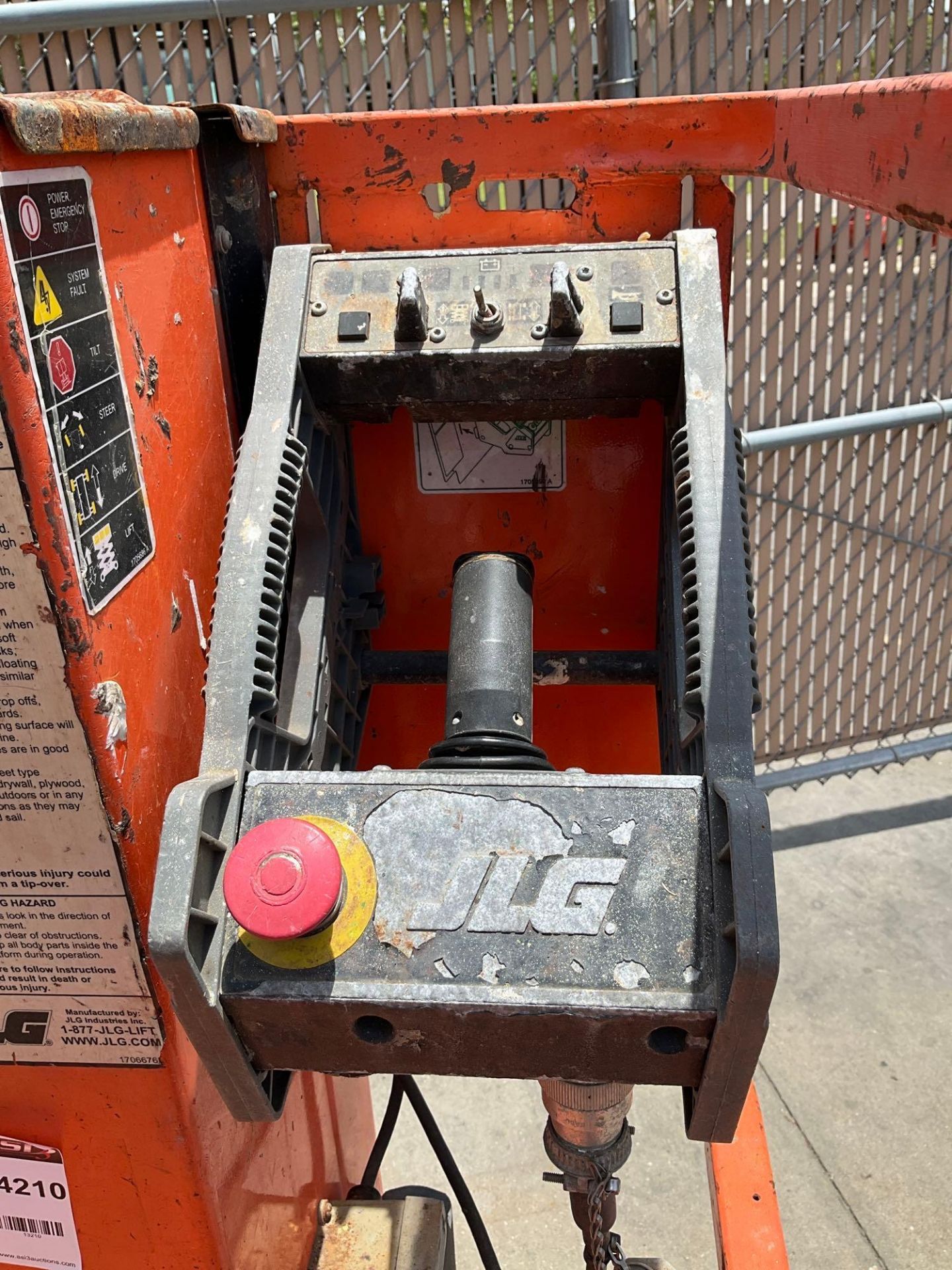 2016 JLG MAN LIFT MODEL 1230ES, ELECTRIC, APPROX MAX PLATFORM HEIGHT 12FT, NON MARKING TIRES, BUILT - Image 8 of 11