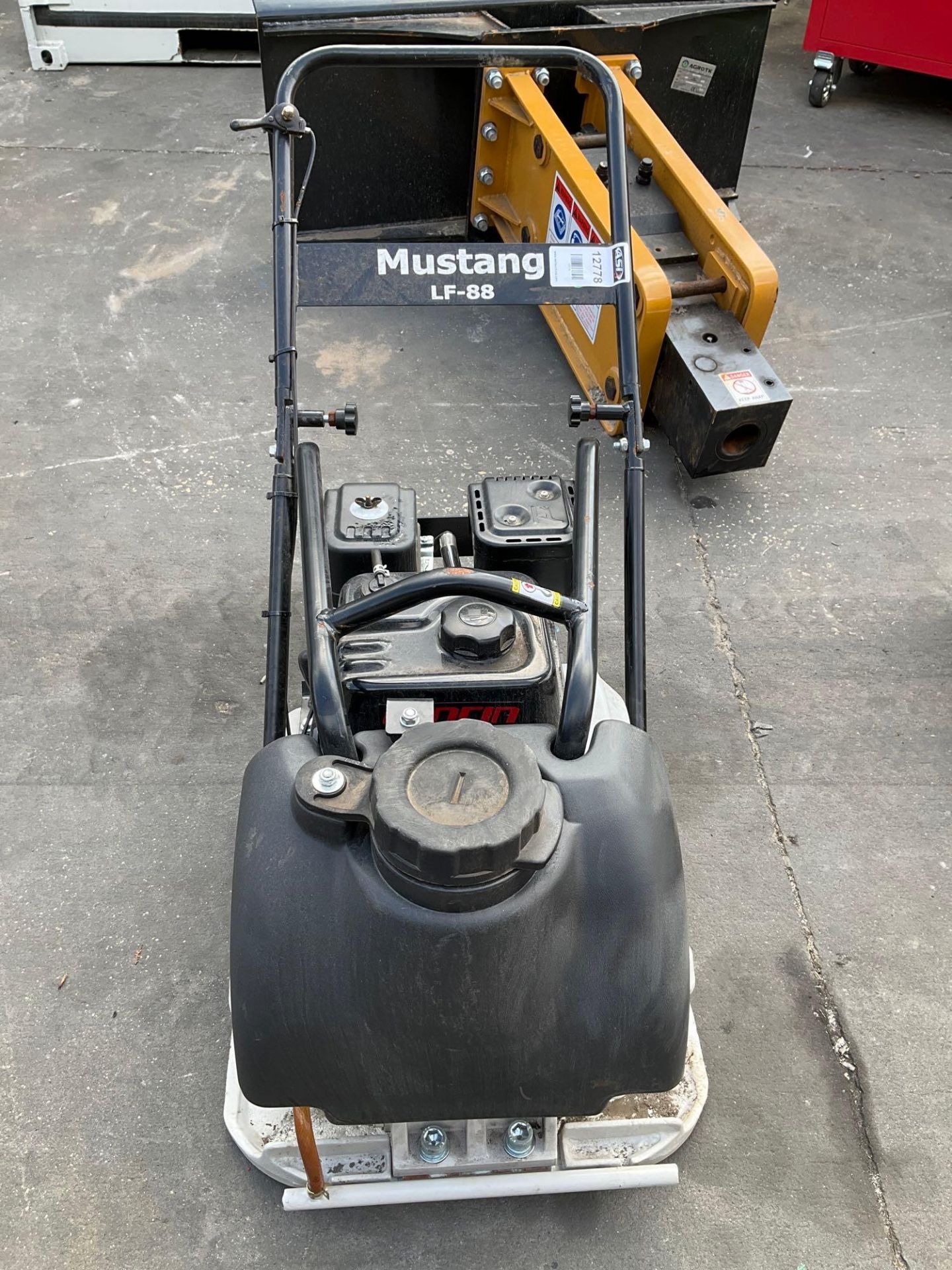 UNUSED MUSTANG LF-88 PLATE COMPACTOR WITH LONCIN 196cc ENGINE, GAS POWERED - Image 6 of 7