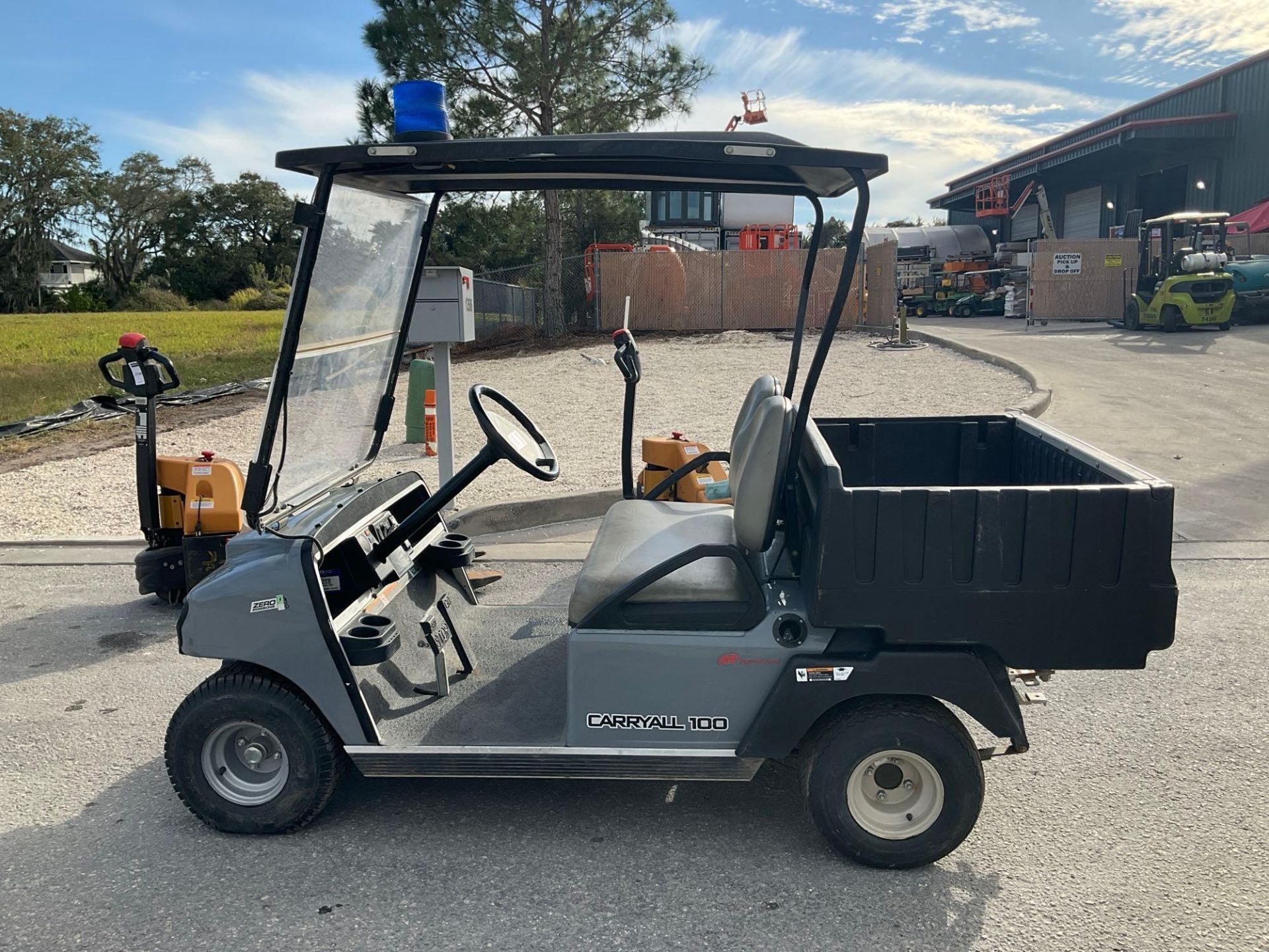 2019 CLUB CAR CARRYALL 100 GOLF CART MODEL FC, ELECTRIC, MANUAL DUMP BED,BILL OF SALE ONLY, - Image 4 of 11