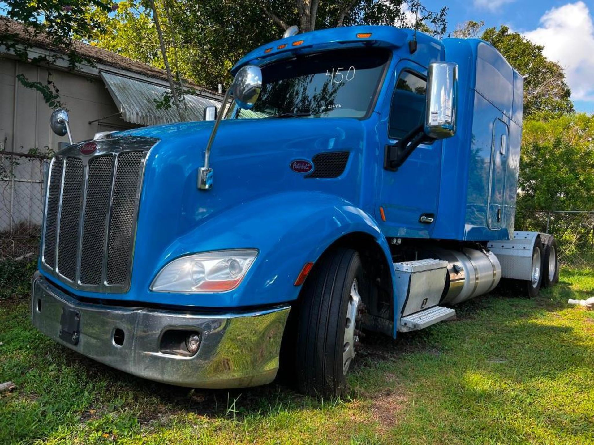 2014 PETERBILT 579 SEMI TRUCK W/SLEEPER CAB, PACCAR DIESEL ENGINE, 455 HP, AUTOMATIC TRANSMISSION, - Image 30 of 31