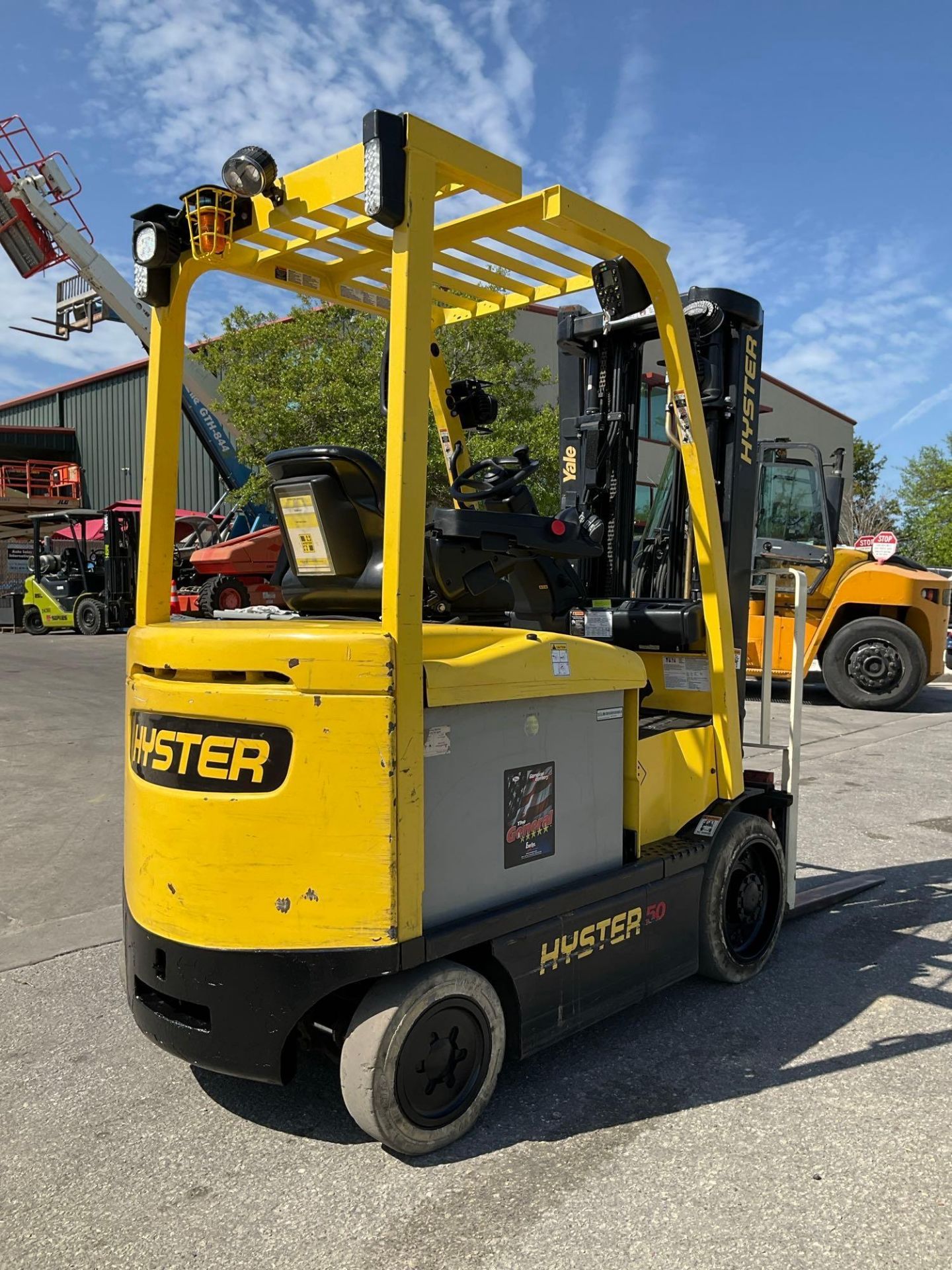 HYSTER FORKLIFT MODEL E50XN-33, ELECTRIC, APPROX MAX CAPACITY 5000LBS, APPROX MAX HEIGHT 171in, ... - Image 6 of 22