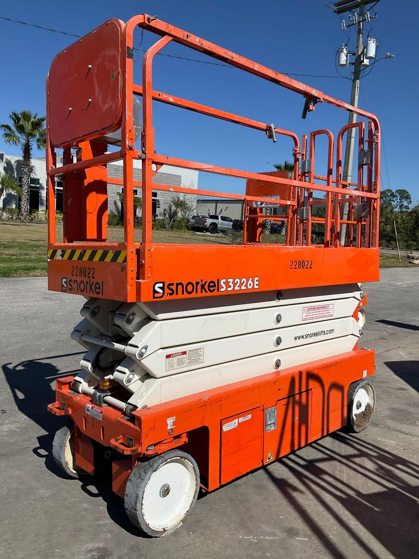 2019 SNORKEL SCISSOR LIFT MODEL S3226E - Image 3 of 11