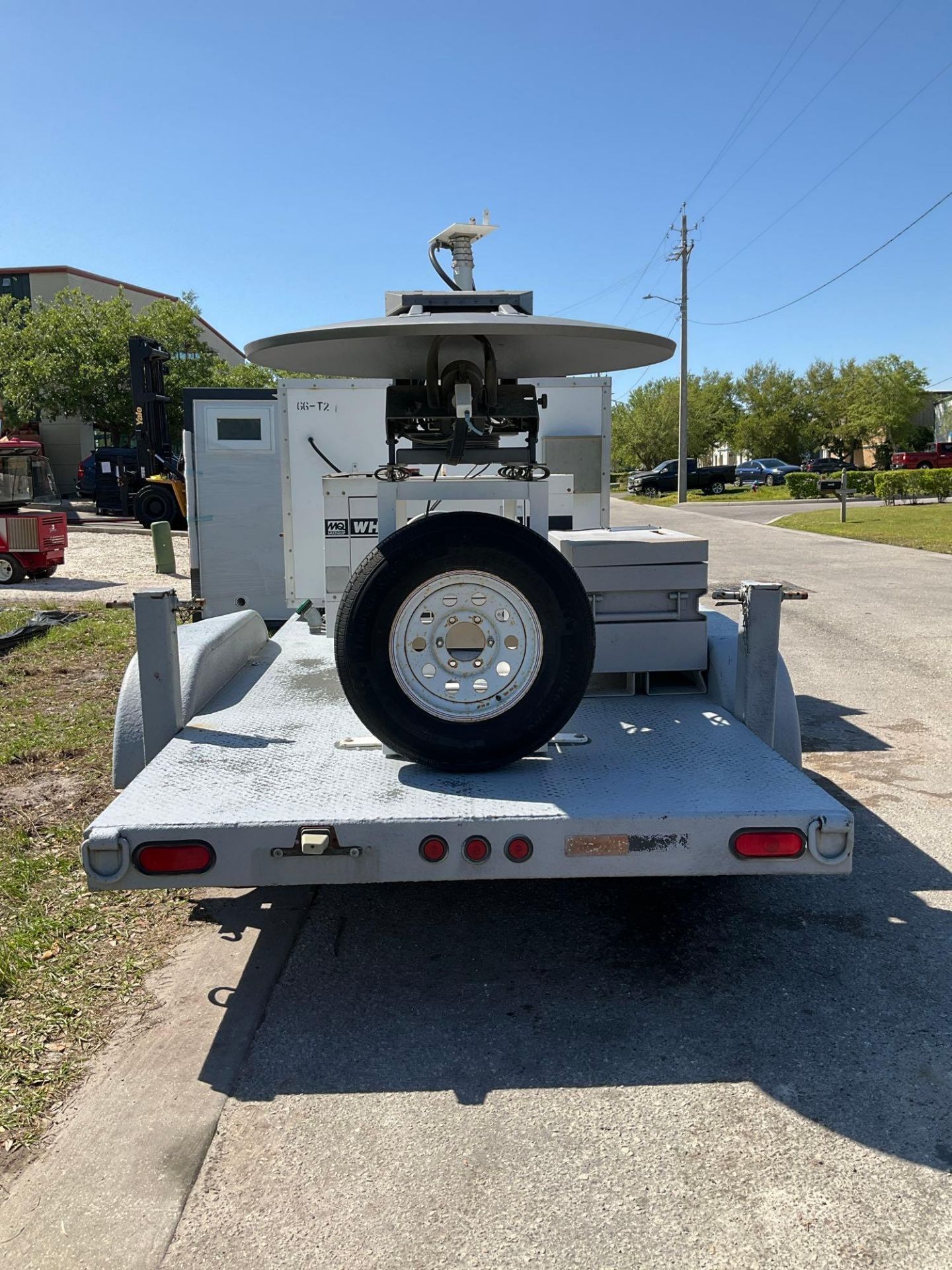 MOBILE SATELLITE TRL WITH MULTIQUIP 7000 DIESEL GENERATOR, ROOF TOP A/C, PNEUMATIC MAST,  AVL SAT... - Image 7 of 33