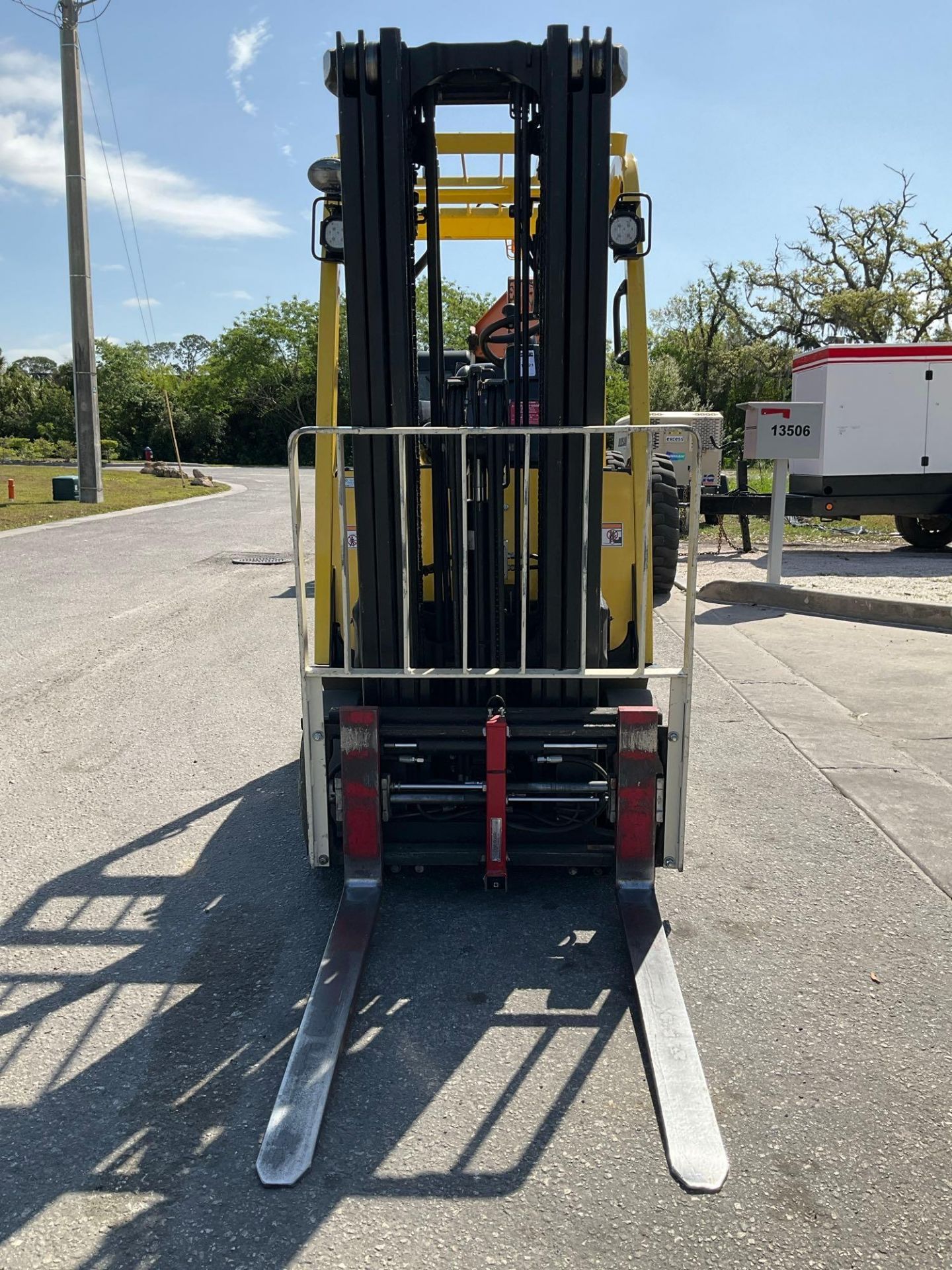 HYSTER FORKLIFT MODEL E50XN-33, ELECTRIC, APPROX MAX CAPACITY 5000LBS, APPROX MAX HEIGHT 171in, ... - Image 9 of 22