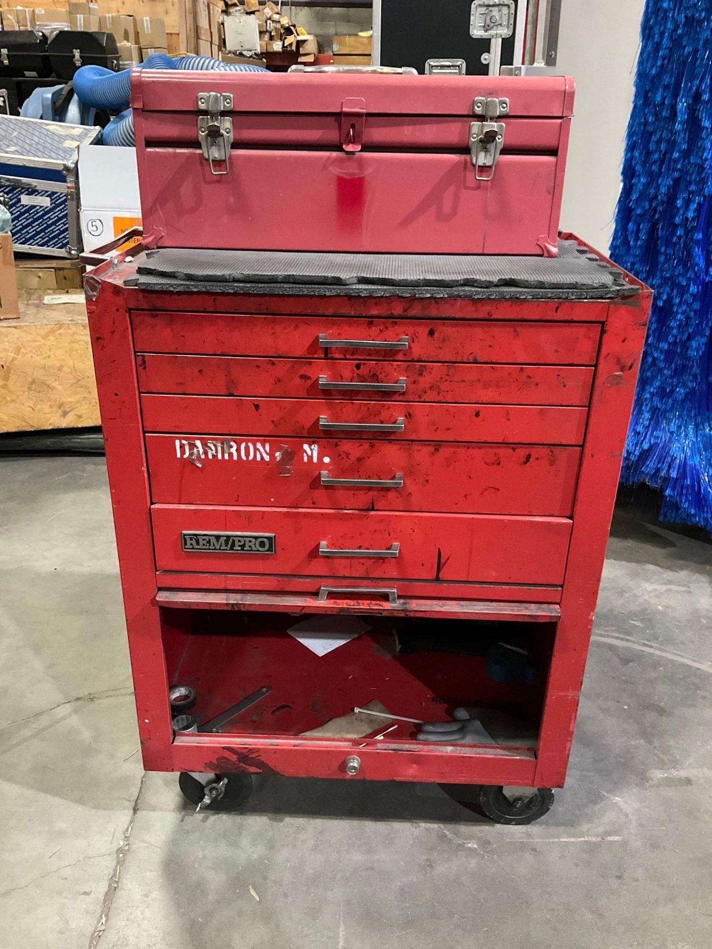 REM/PRO INDUSTRIAL PARTS CABINET / TOOL BOX ON WHEELS WITH CONTENTS , APPROX 30€ W x 18€ L x 37€ - Image 2 of 11