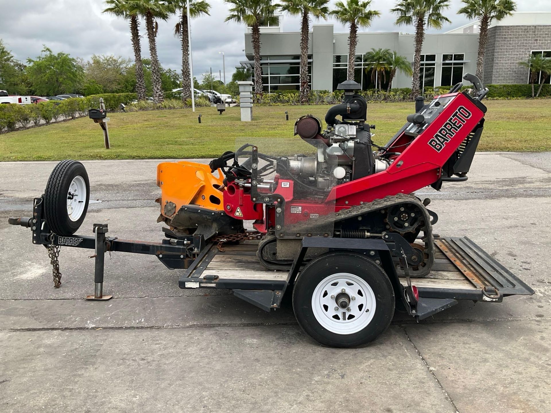 2018 BARRETO E30SGB WALK BEHIND CRAWLER STUMP GRINDER WITH TRAILER, RUBBER TRACKS, BILL OF SALE O... - Image 2 of 24