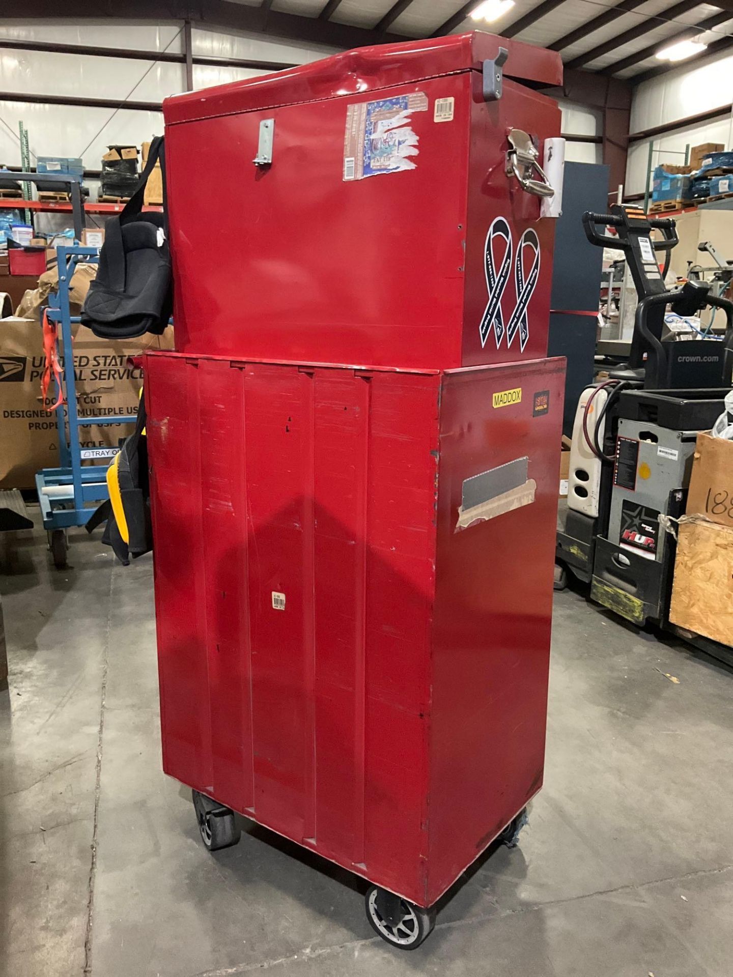 INDUSTRIAL PARTS CABINET / TOOL BOX ON WHEELS WITH CONTENTS , APPROX 30€ W x 18€ L x 60€ T - Image 4 of 13