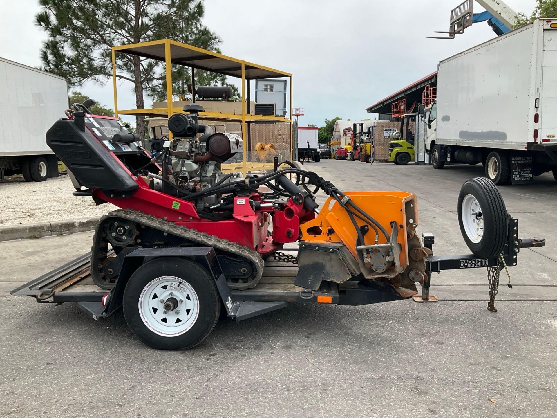 2018 BARRETO E30SGB WALK BEHIND CRAWLER STUMP GRINDER WITH TRAILER, RUBBER TRACKS, BILL OF SALE O... - Image 6 of 24