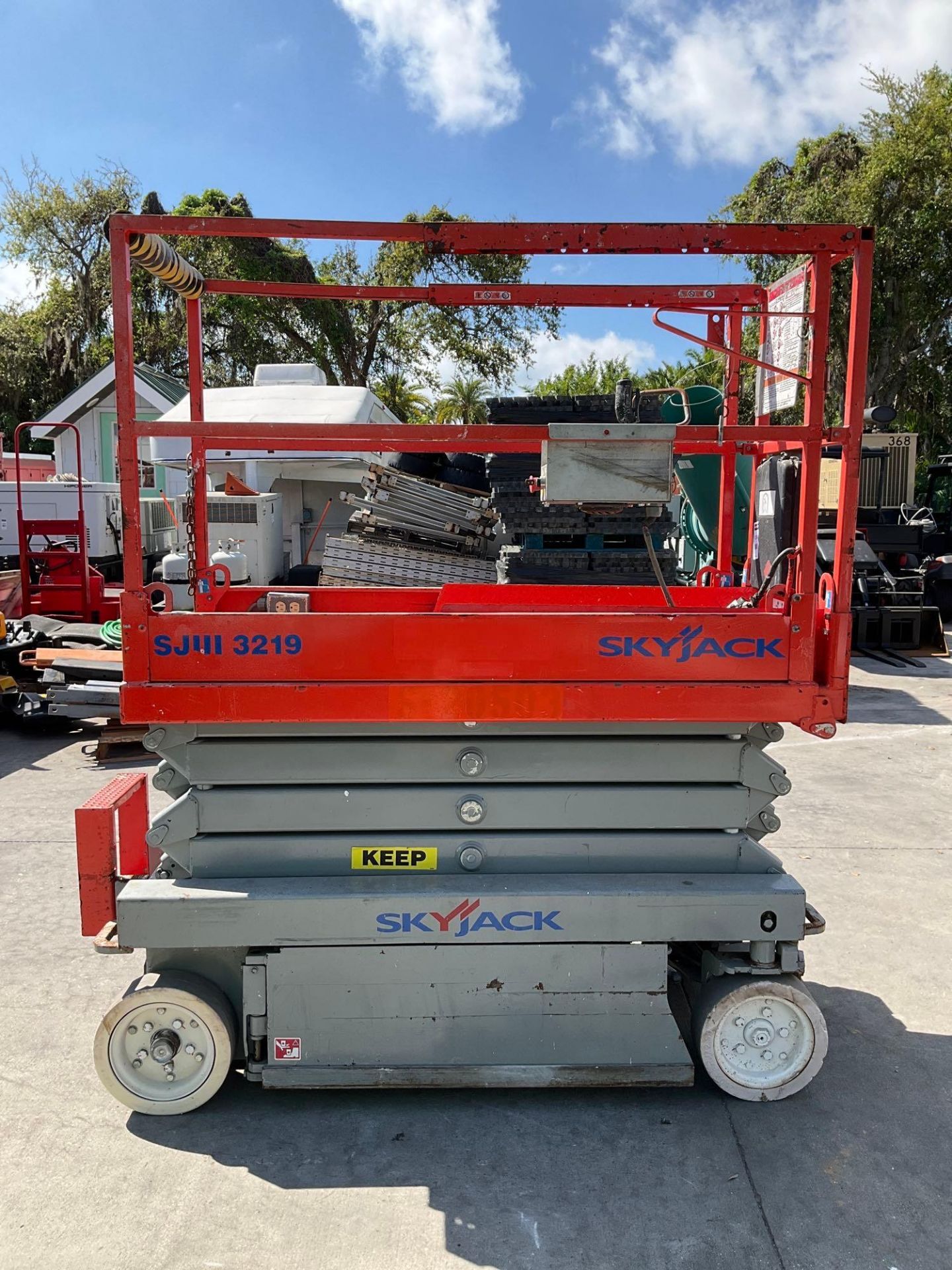 SKYJACK SCISSOR LIFT MODEL SJIII 3219, ELECTRIC, APPROX MAX PLATFORM HEIGHT 19FT, NON MARKING TIRES - Image 4 of 15