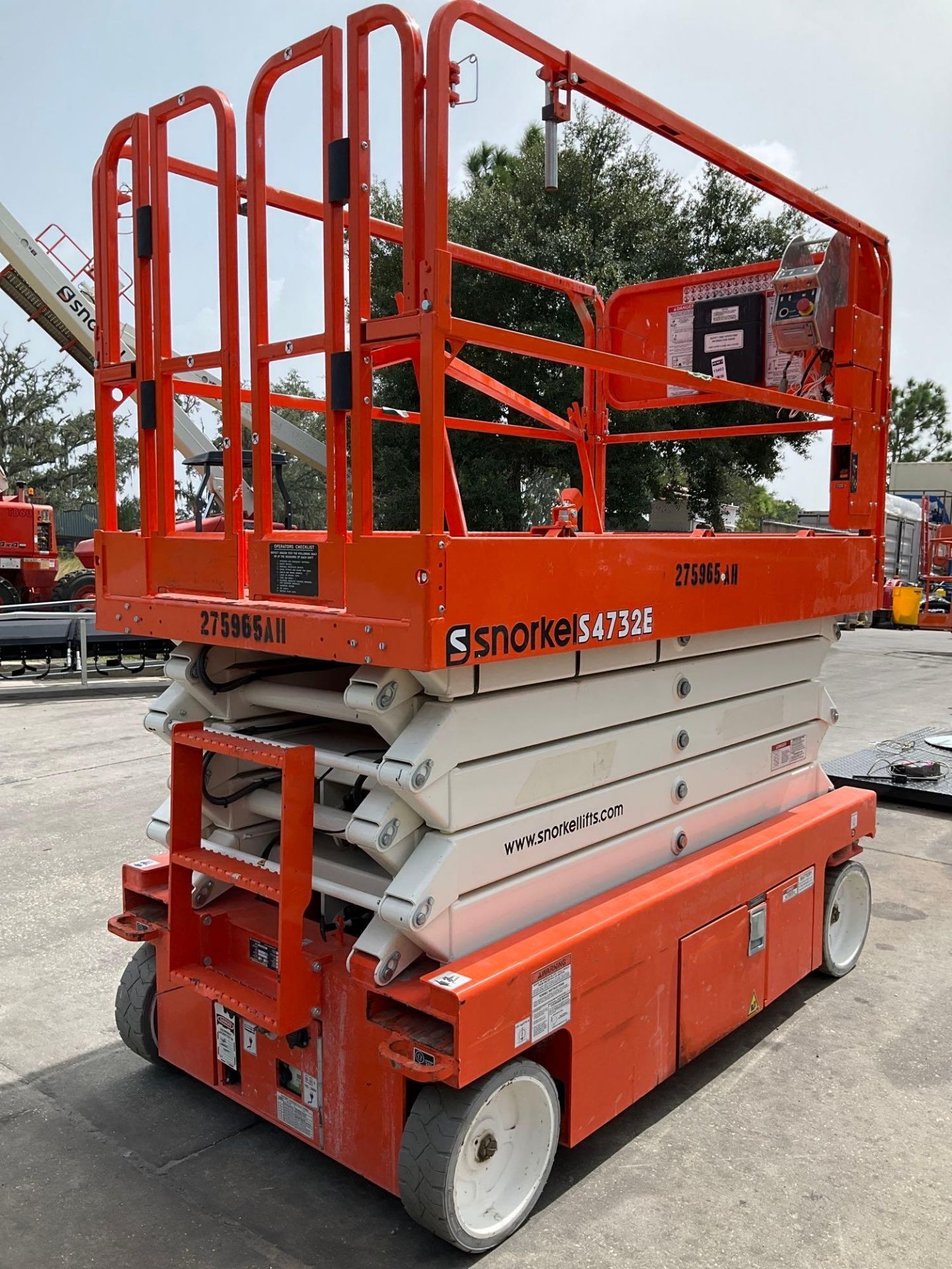 2021 SNORKEL SCISSOR LIFT MODEL S4732E ANSI - Image 6 of 9