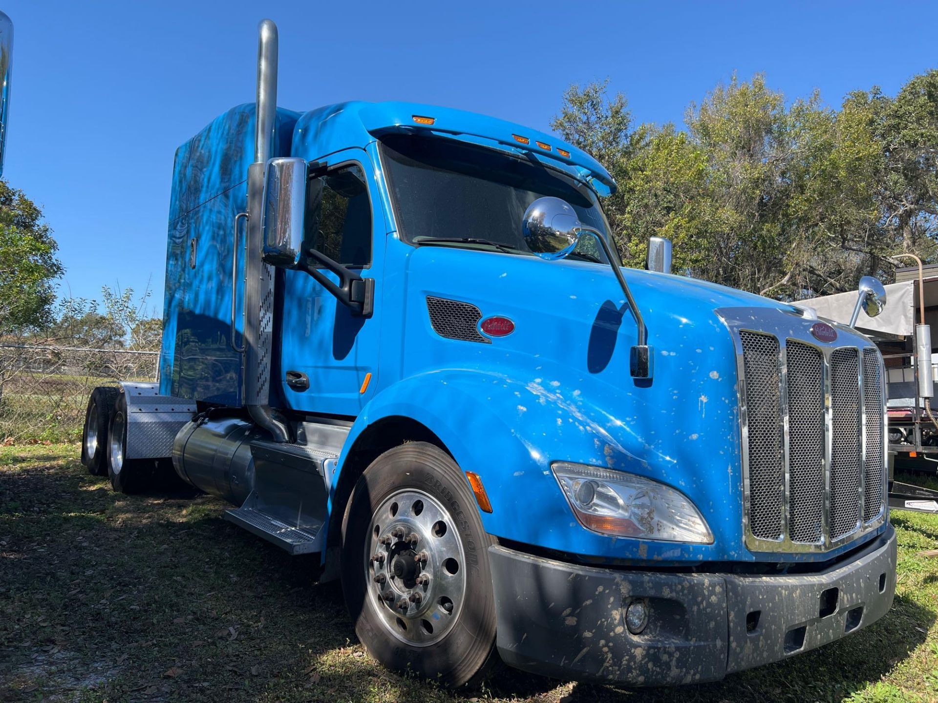 2014 PETERBILT 579 SEMI TRUCK W/SLEEPER CAB, PACCAR DIESEL ENGINE, 455 HP, AUTOMATIC TRANSMISSION - Image 9 of 34