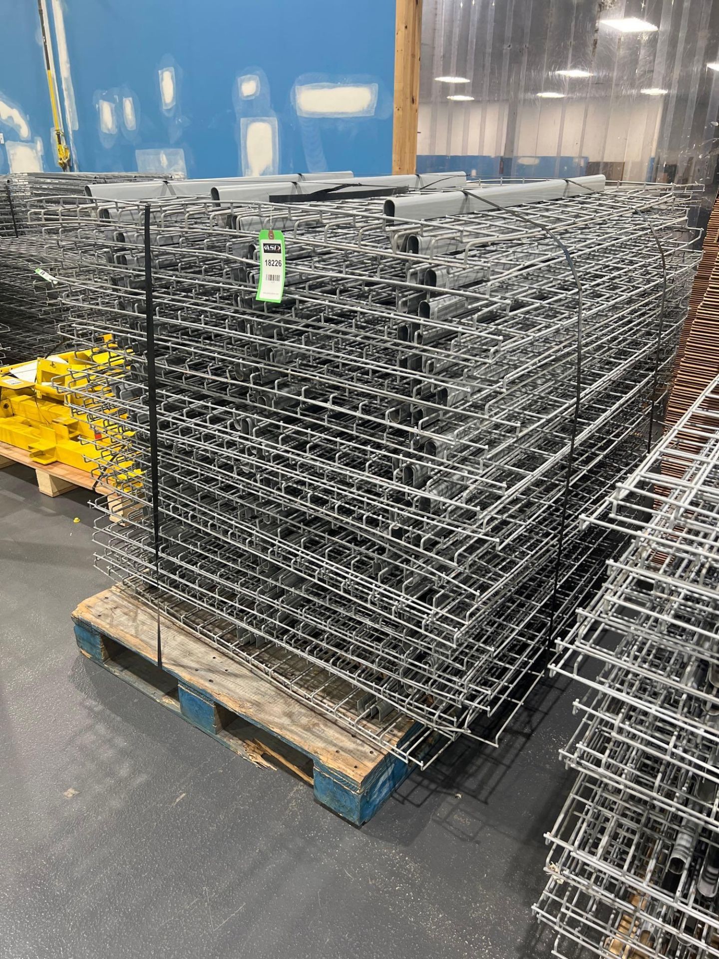 PALLET OF APPROX. 43 WIRE GRATES FOR PALLET RACKING, APPROX. DIMENSIONS 43" X 45" - Image 3 of 4