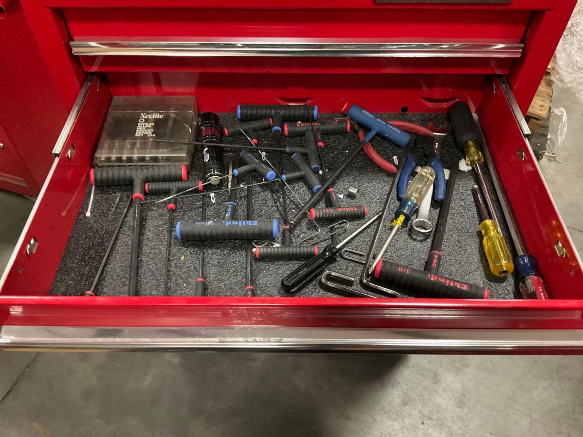 WATERLOO PROTO INDUSTRIAL PARTS CABINET / TOOL BOX ON WHEELS WITH CONTENTS , APPROX 30€ W x 18€ L - Image 13 of 16