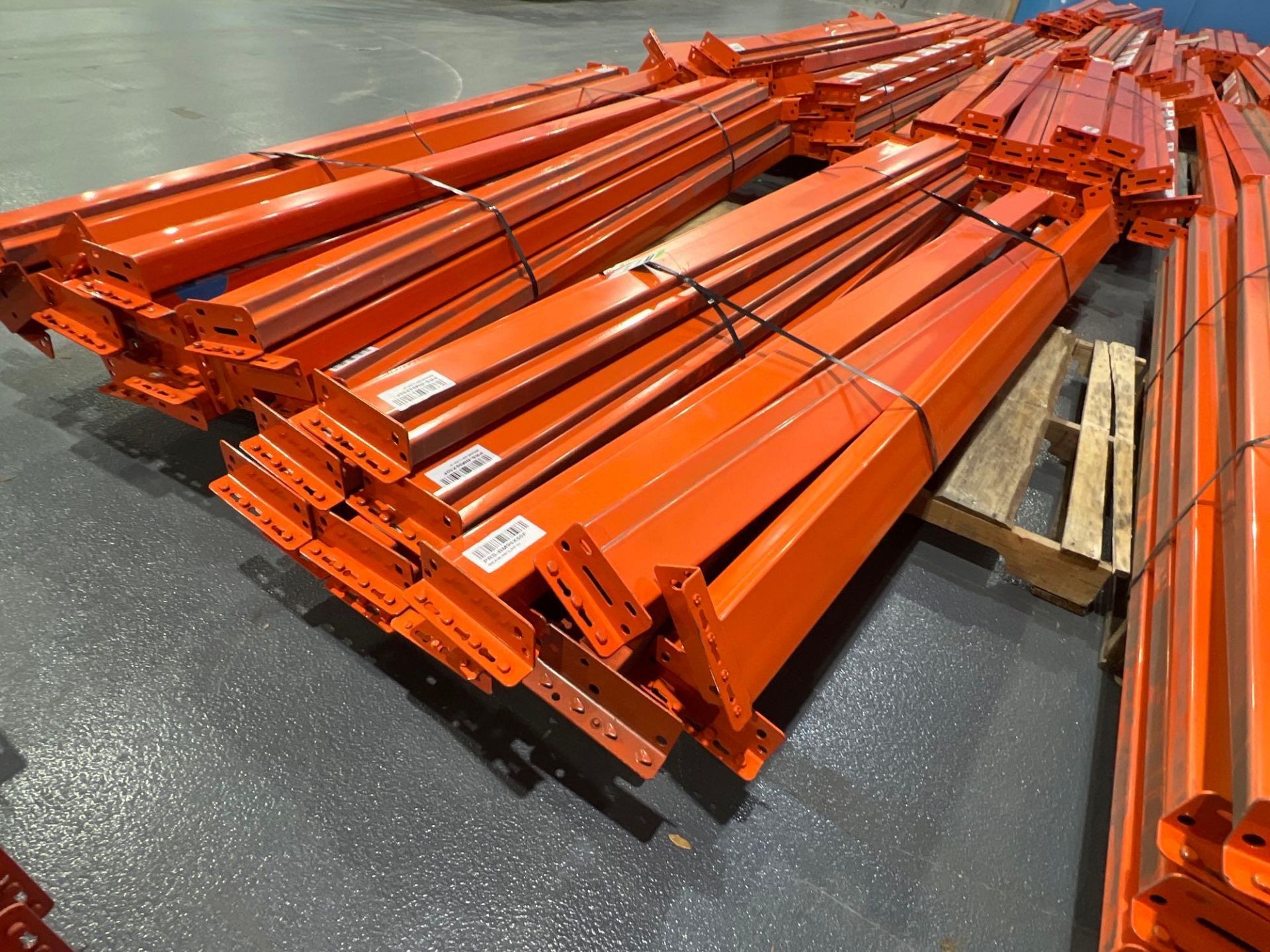 APPROX. QTY) 15 CROSS BEAMS FOR PALLET RACK, 8' BEAMS - Bild 2 aus 3