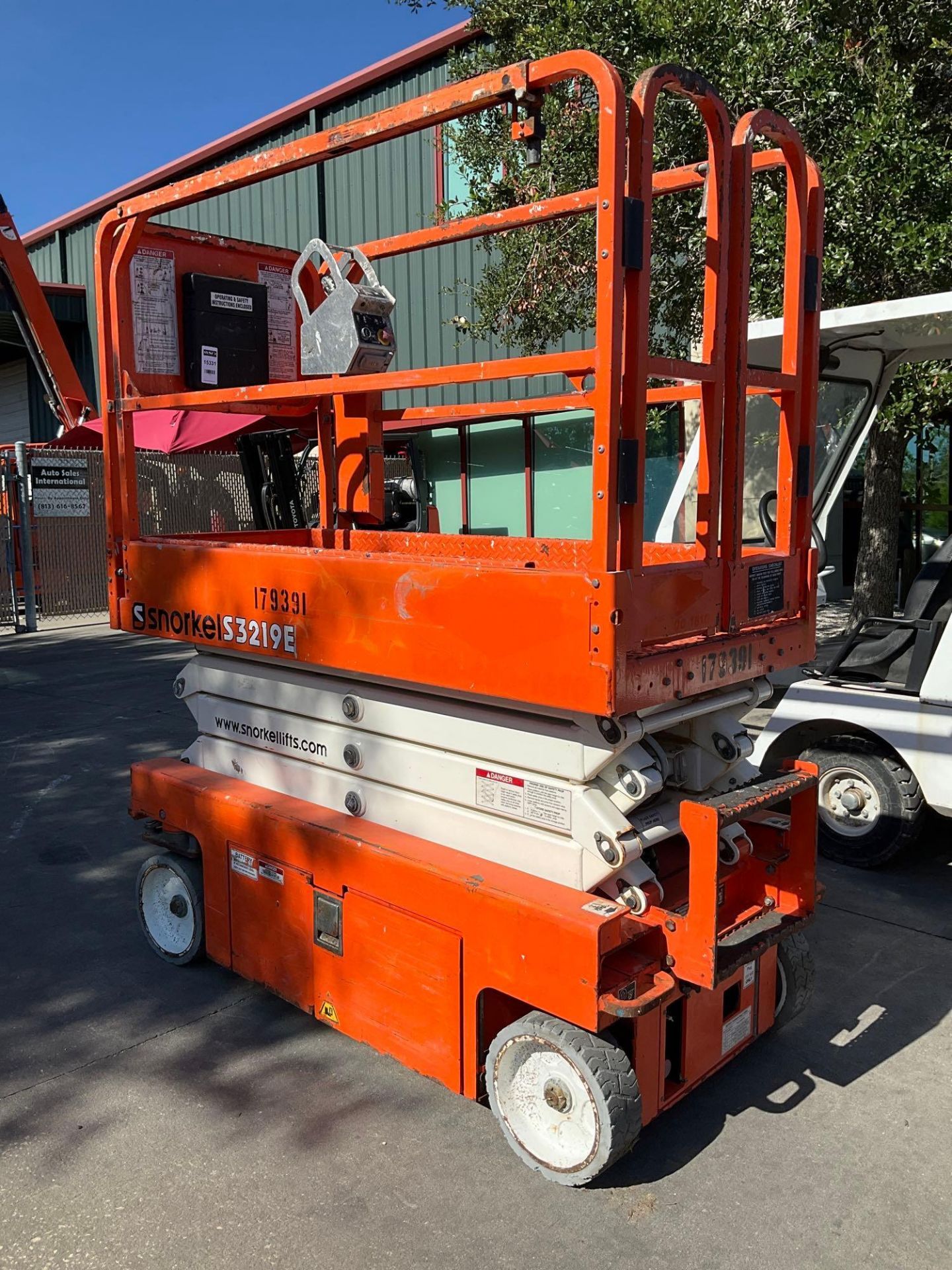2016 SNORKEL SCISSOR LIFT MODEL S3219E ANSI , ELECTRIC, APPROX MAX PLATFORM HEIGHT 19FT, NON MARK... - Image 6 of 12