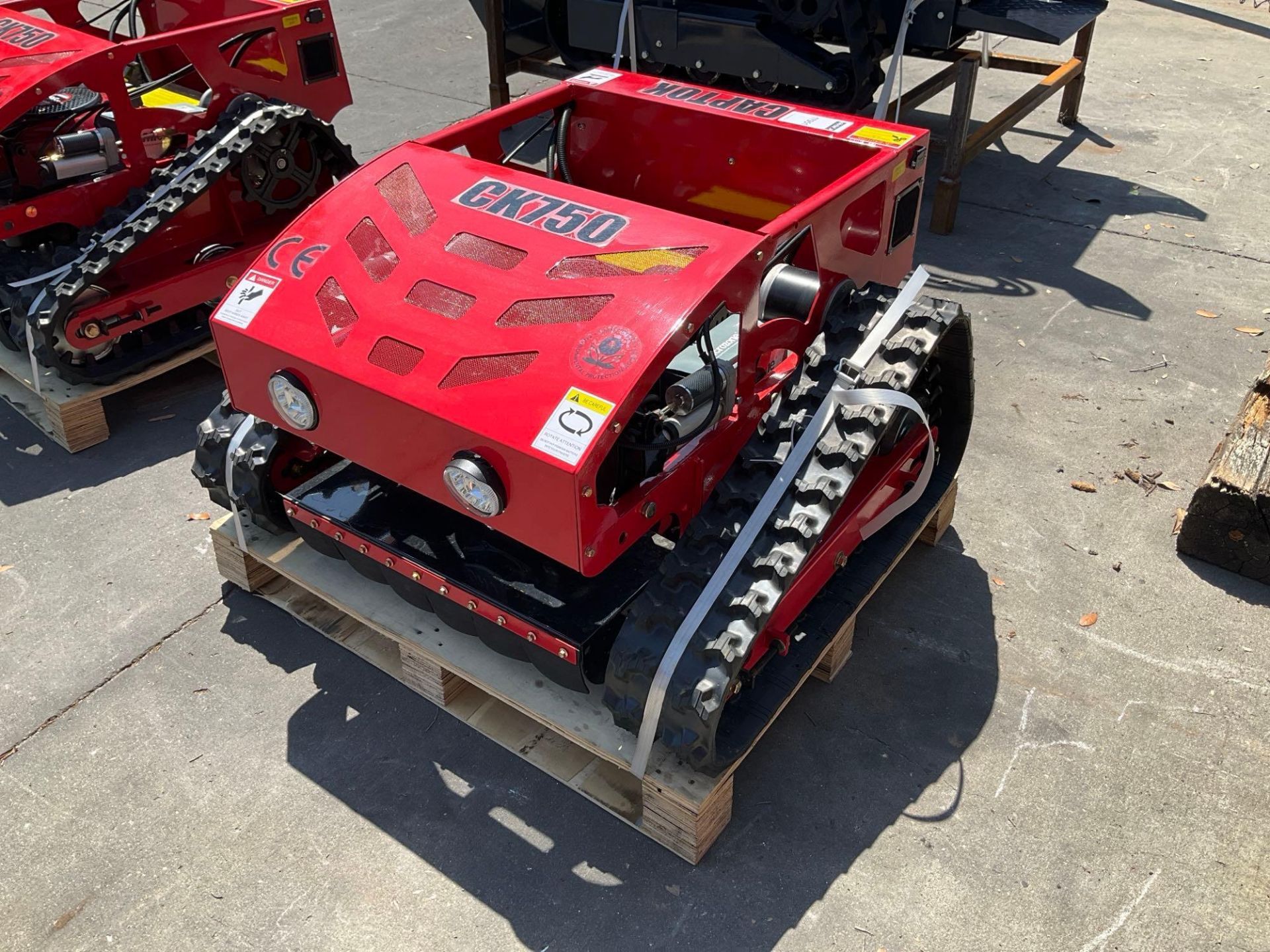 UNUSED 2024 CAPTOK LAWN MOWER MODEL CK750, GAS POWERED, RUBBER TRACKS, APPROX CUTTING WIDTH 550MM... - Image 8 of 15