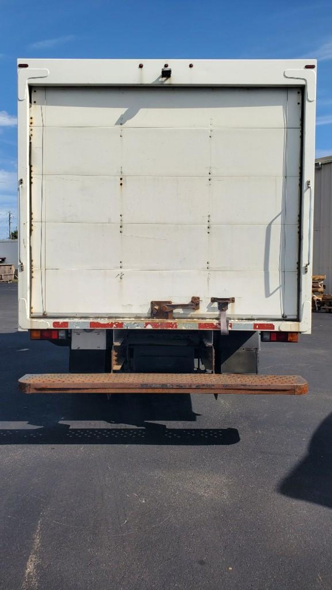 2015 MITSUBISHI FUSO FE180 BOX TRUCK APPROX 14' BOX, DIESEL ENGINE, AUTOMATIC TRANSMISSION - Image 5 of 39